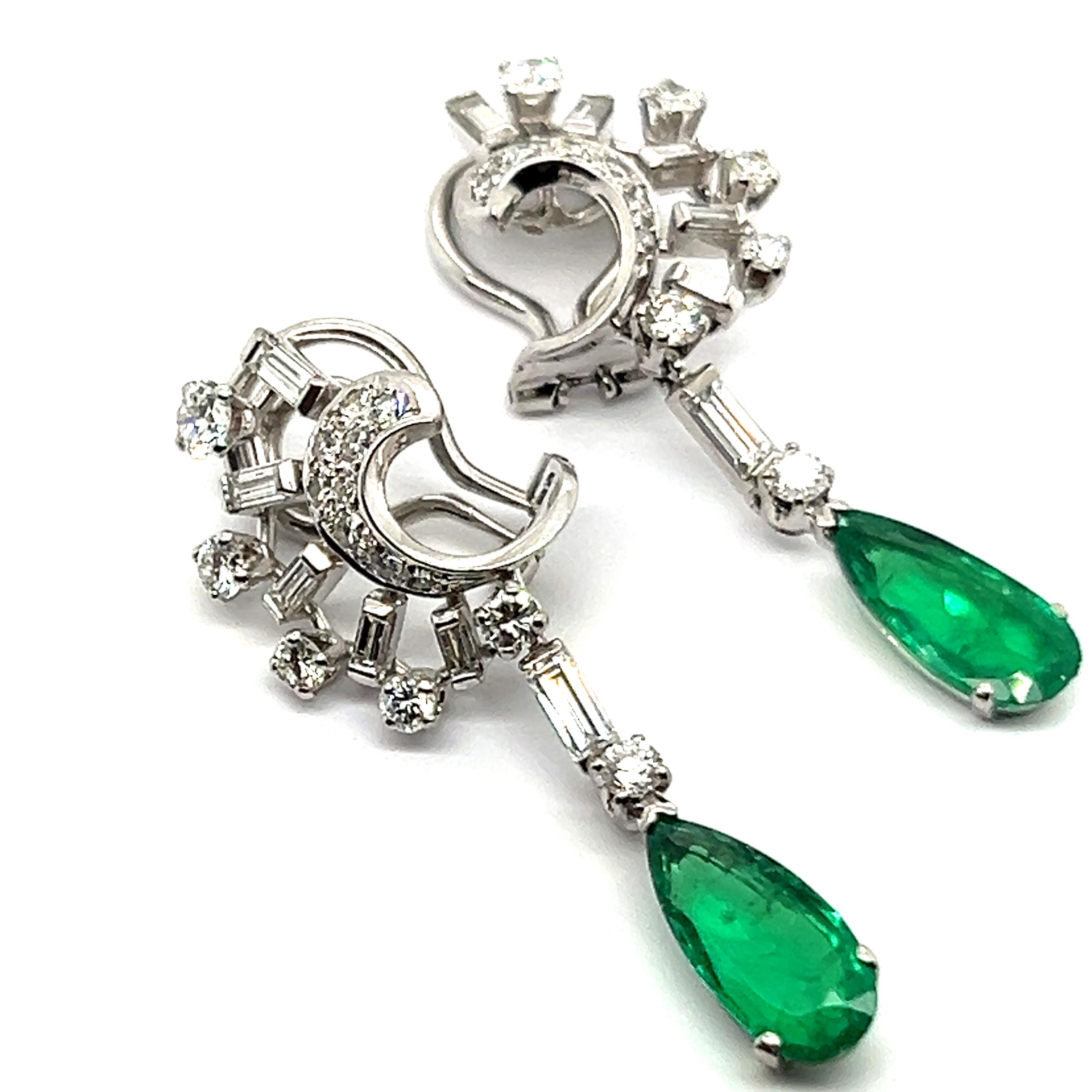Earrings with Emeralds & Diamonds in 18 Karat White Gold by Gübelin For Sale 5