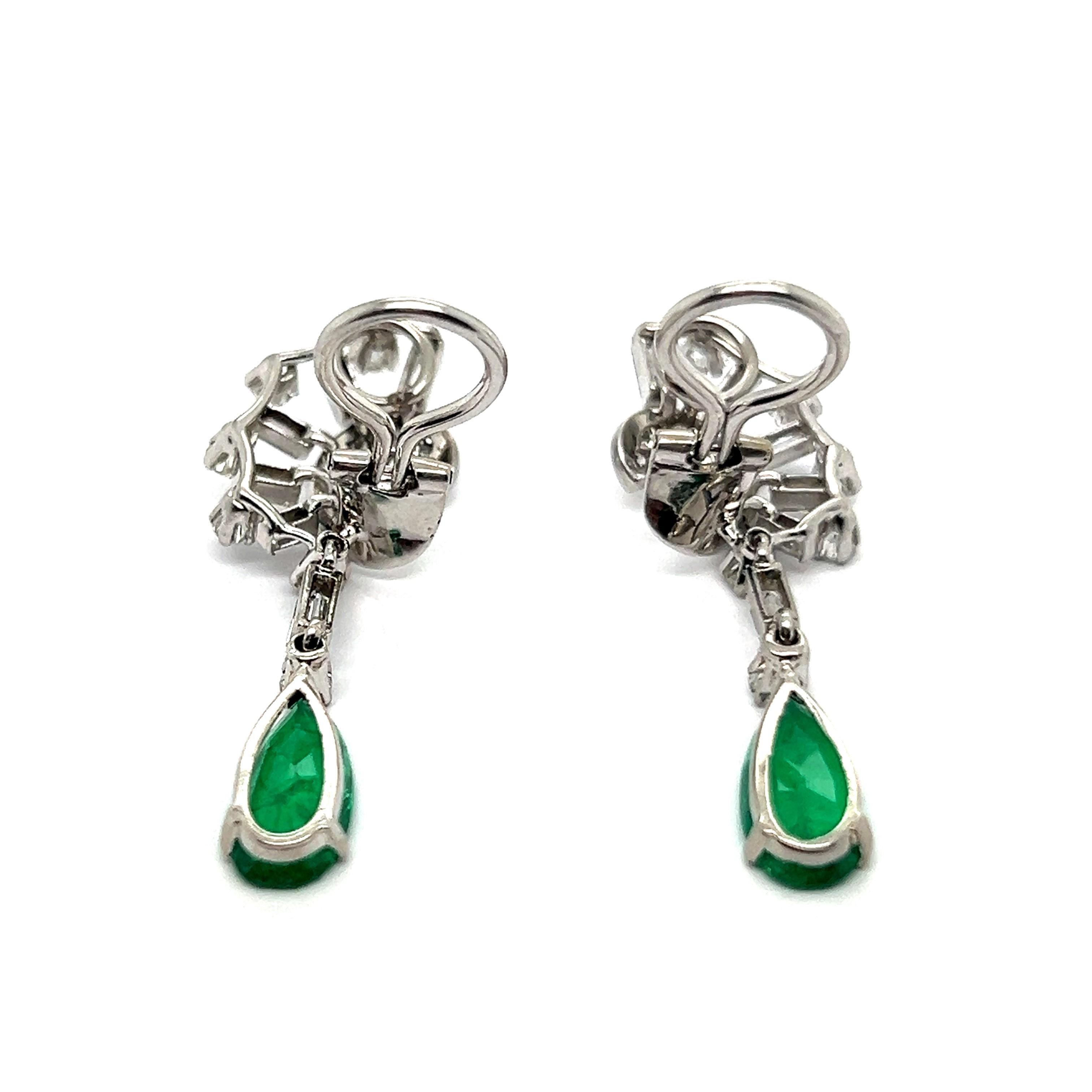 Earrings with Emeralds & Diamonds in 18 Karat White Gold by Gübelin For Sale 7