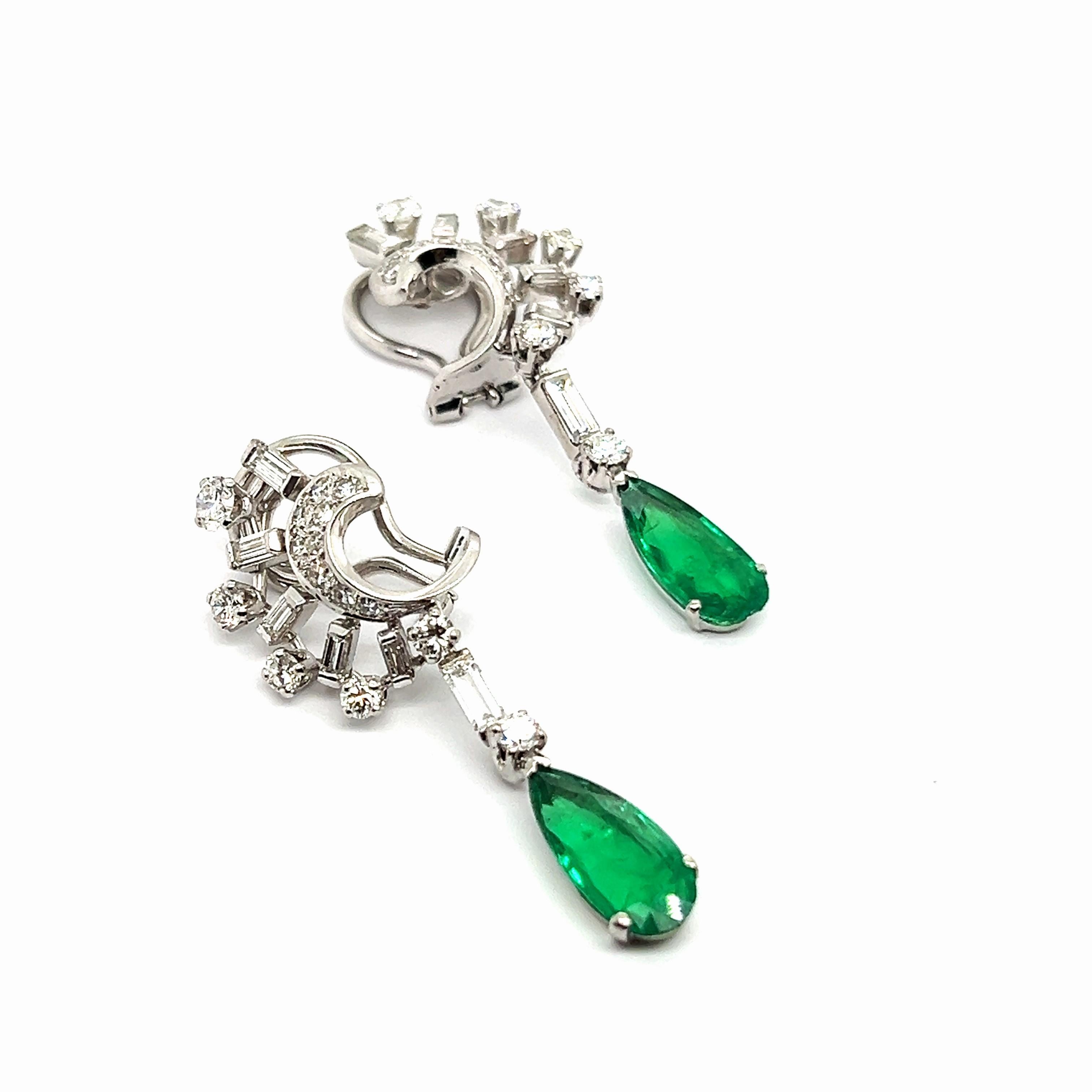 Earrings with Emeralds & Diamonds in 18 Karat White Gold by Gübelin For Sale 9