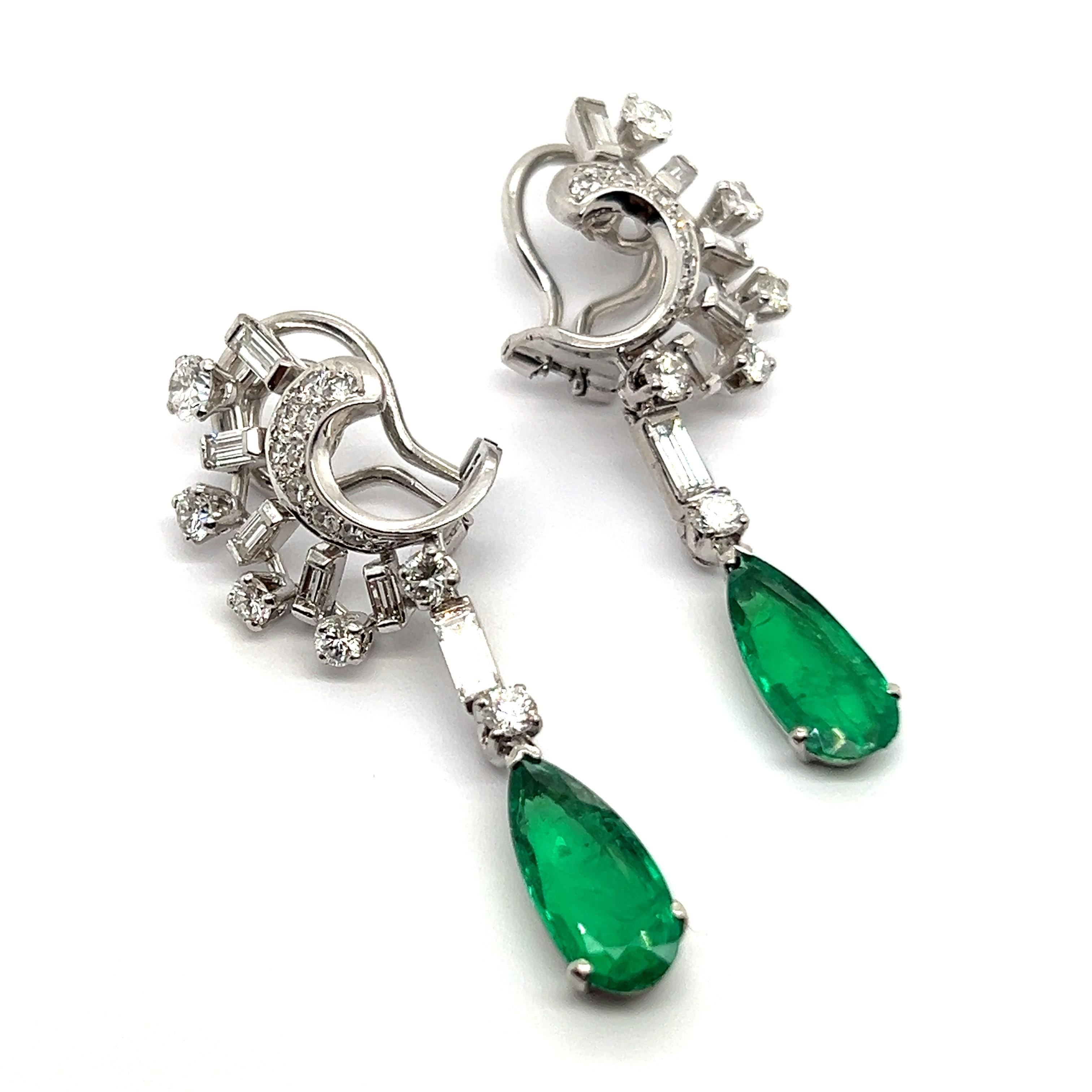 Earrings with Emeralds & Diamonds in 18 Karat White Gold by Gübelin For Sale 10