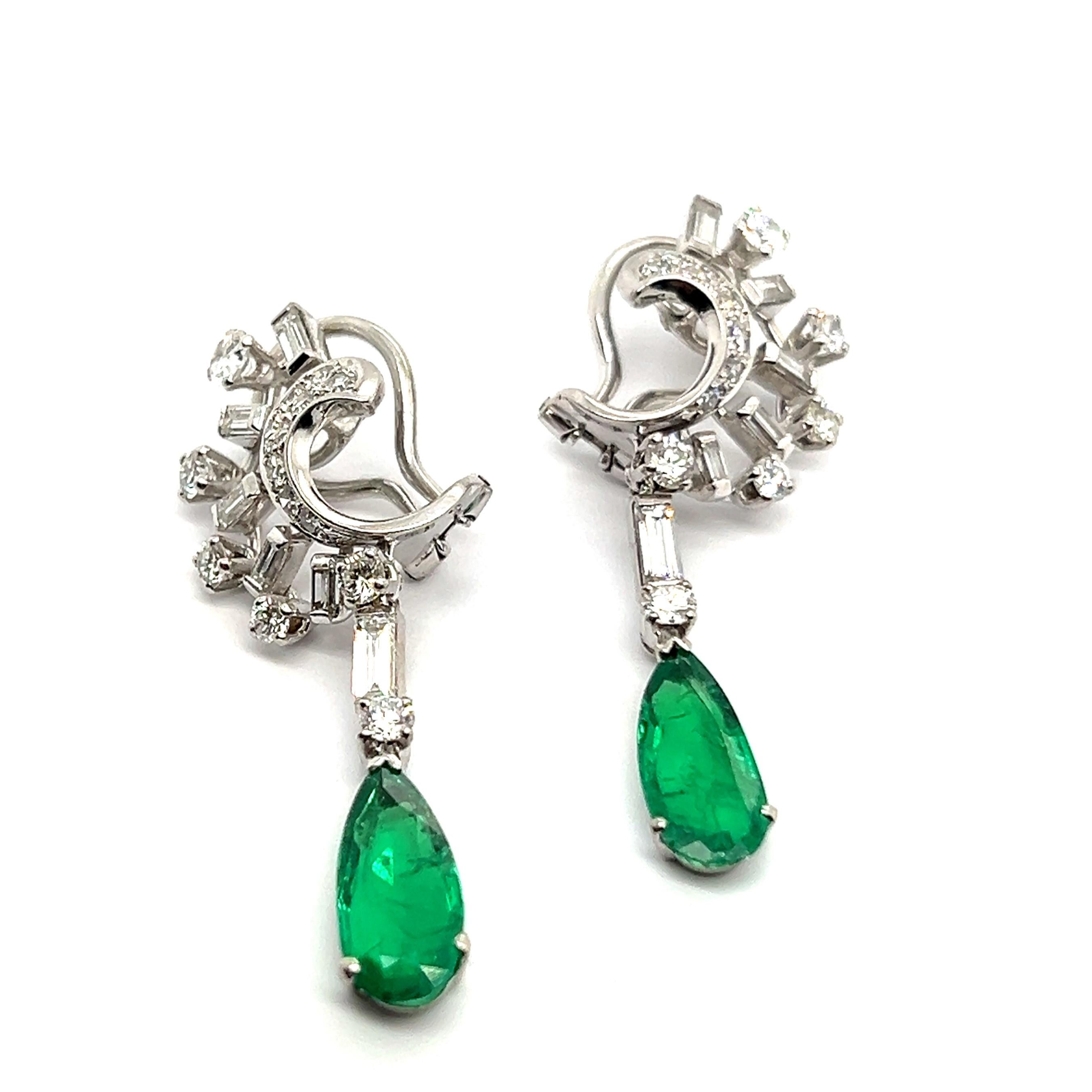 Women's or Men's Earrings with Emeralds & Diamonds in 18 Karat White Gold by Gübelin For Sale
