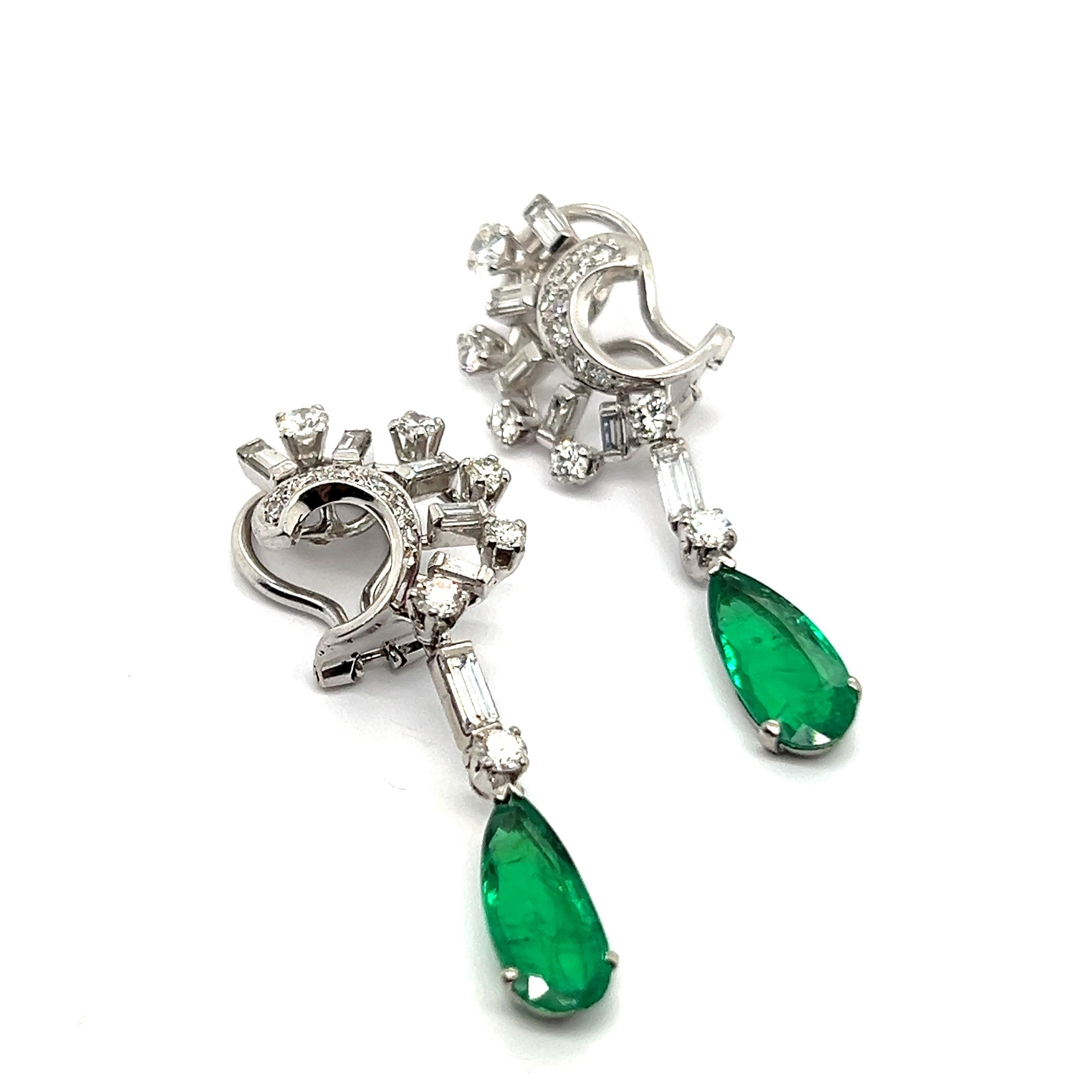 Earrings with Emeralds & Diamonds in 18 Karat White Gold by Gübelin For Sale 3