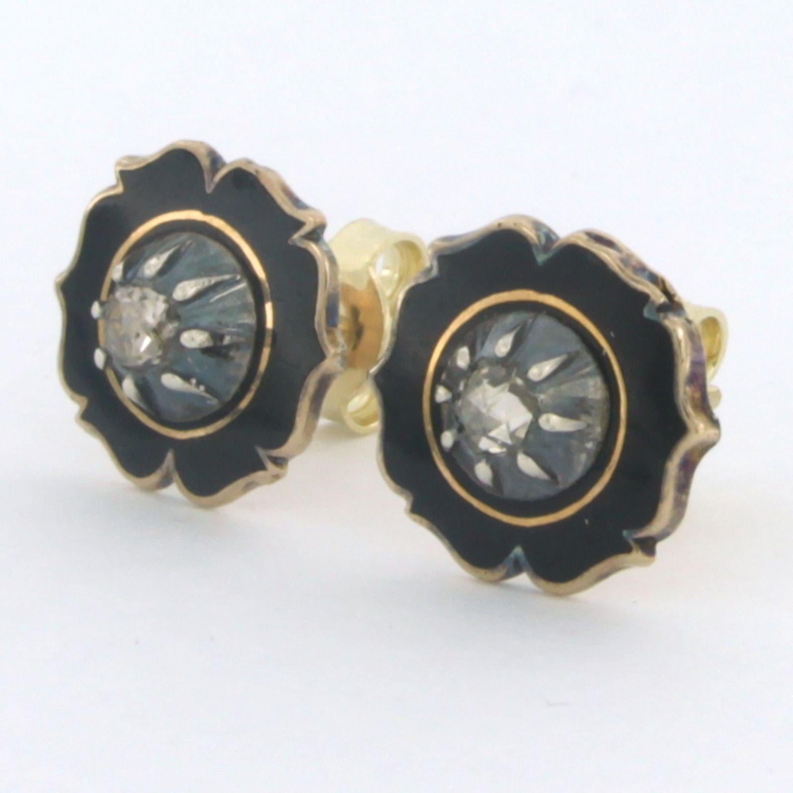Ohrstecker aus 14k Gelbgold mit und auf Silber gefassten rosa Diamanten bis zu 0,10ct - G/H - SI - verziert mit schwarzer Emaille 

ausführliche Beschreibung

die Vorderseite des Stifts ist 1,2 cm breit

Gesamtgewicht: 2,7 Gramm

gesetzt mit:

- 2 x