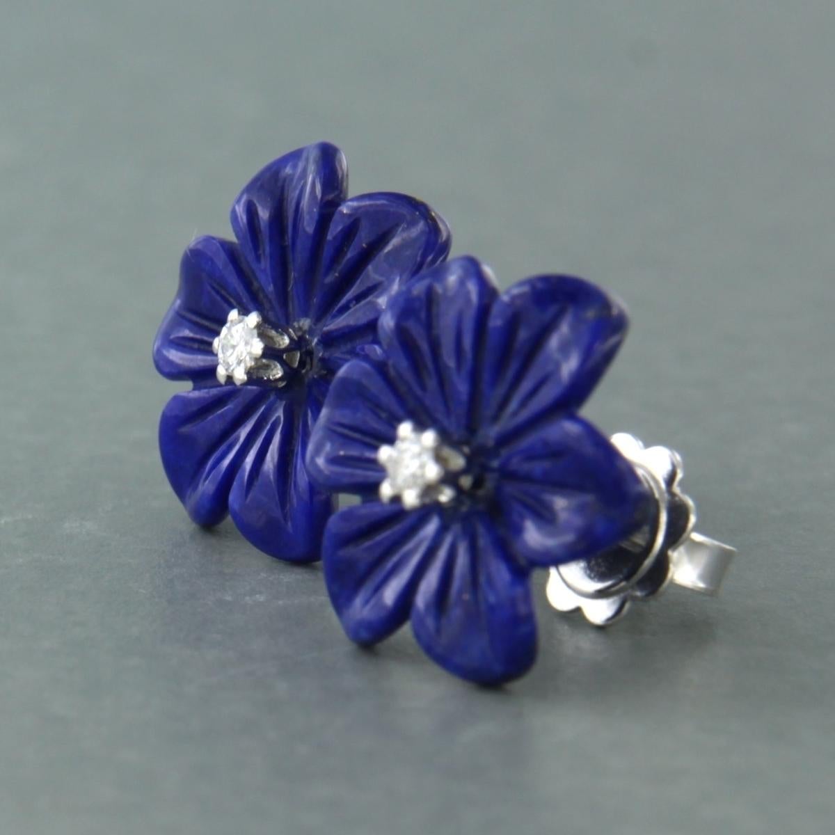 Earrings with flower shaped lapis lazuli and brilliant cut diamonds 18k gold In New Condition For Sale In The Hague, ZH