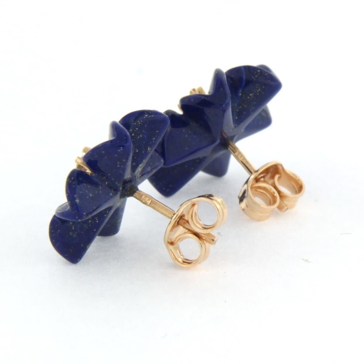 18 kt pink gold ear studs with flower shaped lapis lazuli and brilliant cut diamond 0.08 ct - G/H - VS/SI

detailed description:

the size of the ear stud has a diameter of 1.4 cm

Total weight 2.4 grams

put with

- 2 x 1.5 cm flower shape cut