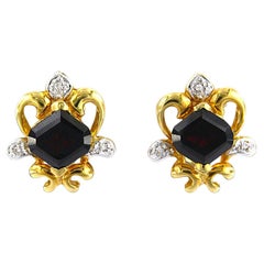 Ohrringe mit Granat und Diamanten im Brillantschliff bis zu 0,06ct 8,9 Gramm 18k Gold