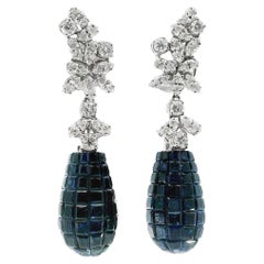 Boucles d'oreilles avec gouttes de saphirs serties de manière invisible, poids total de 12 carats et 3,16 tw diamants