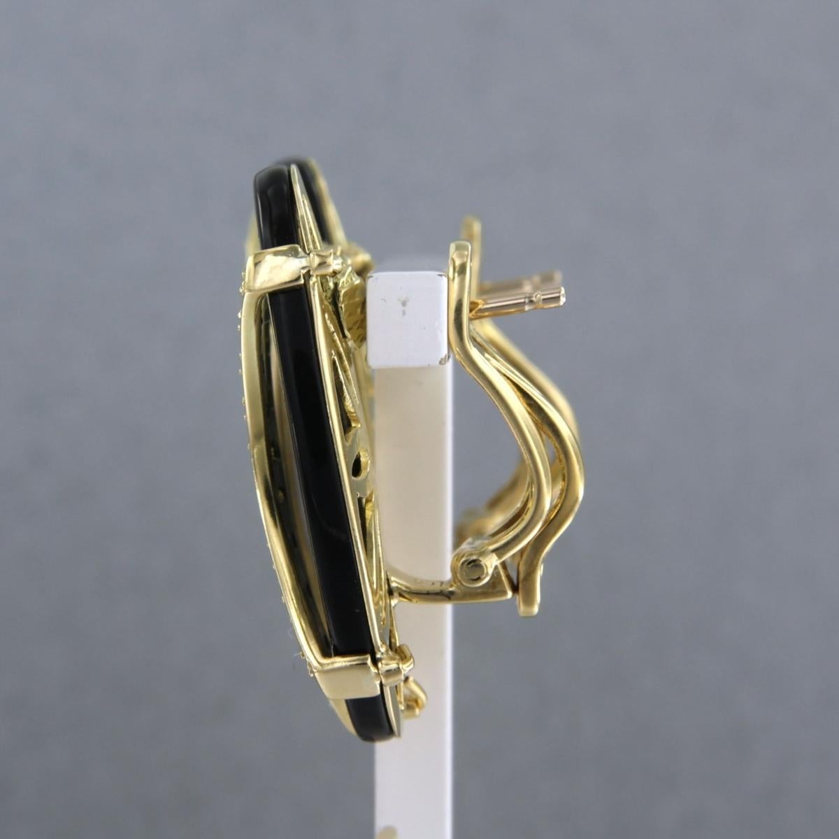 Boucles d'oreilles en or jaune 18 carats avec onyx et diamants taille unique jusqu'à 0,10 carat en vente 1