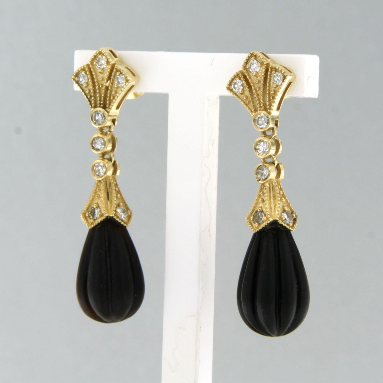 Taille simple Boucles d'oreilles en or jaune 14 carats avec onyx et diamants taille unique jusqu'à 0,36 carat en vente