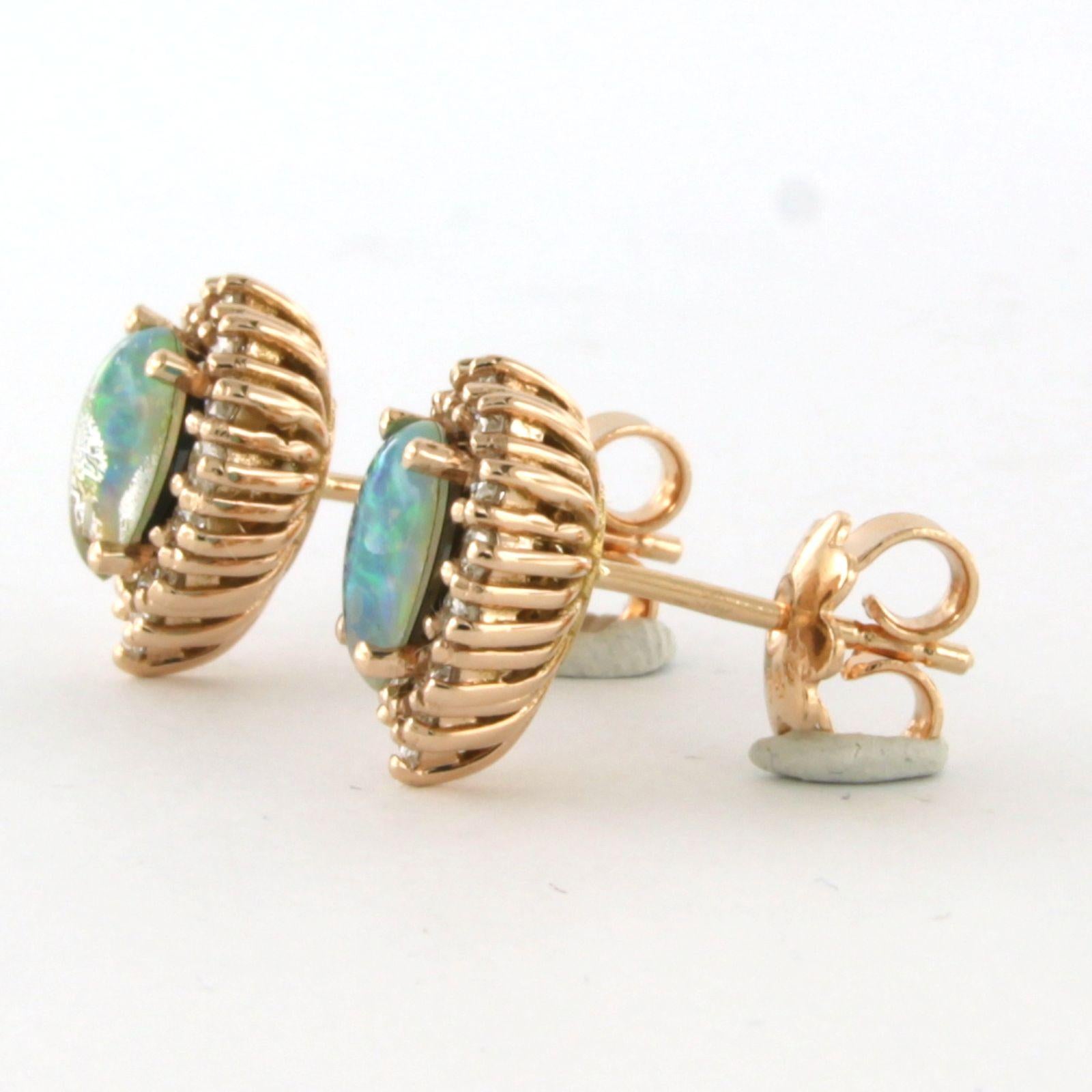Boucles d'oreilles en or rose 18k serties d'opale et de diamants taille brillant jusqu'à 0,52 ct - F/G - VS/SI

Description détaillée :

Les boucles d'oreilles sont longues de 1,1 cm et larges de 9,3 mm.

Poids total : 4,4 grammes

Ensemble avec

-