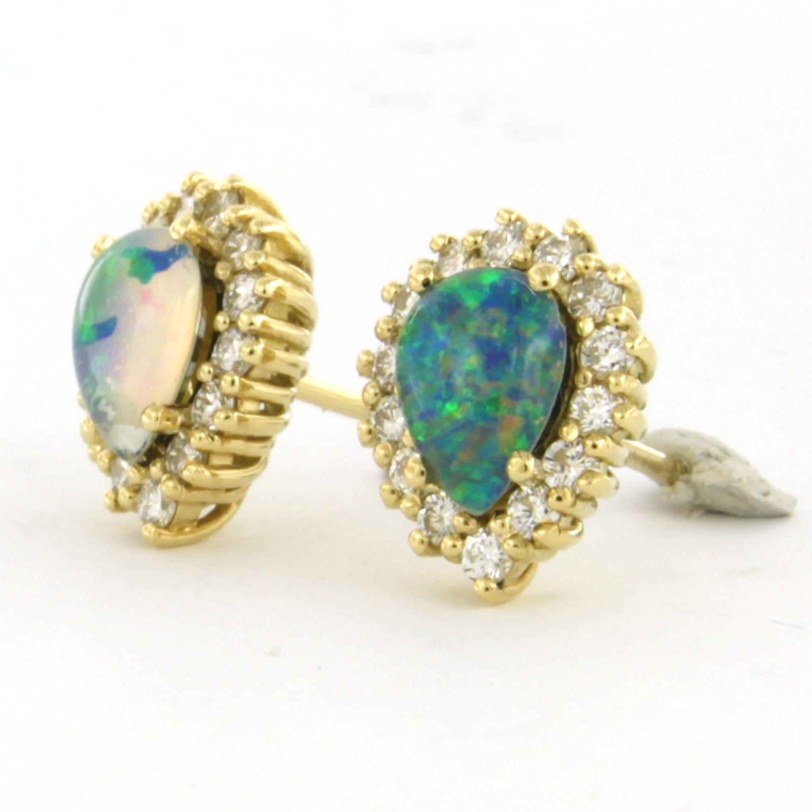 Ohrringe mit Opal- und Diamanten im Brillantschliff bis zu 0,52 Karat 18 Karat Gelbgold (Moderne) im Angebot