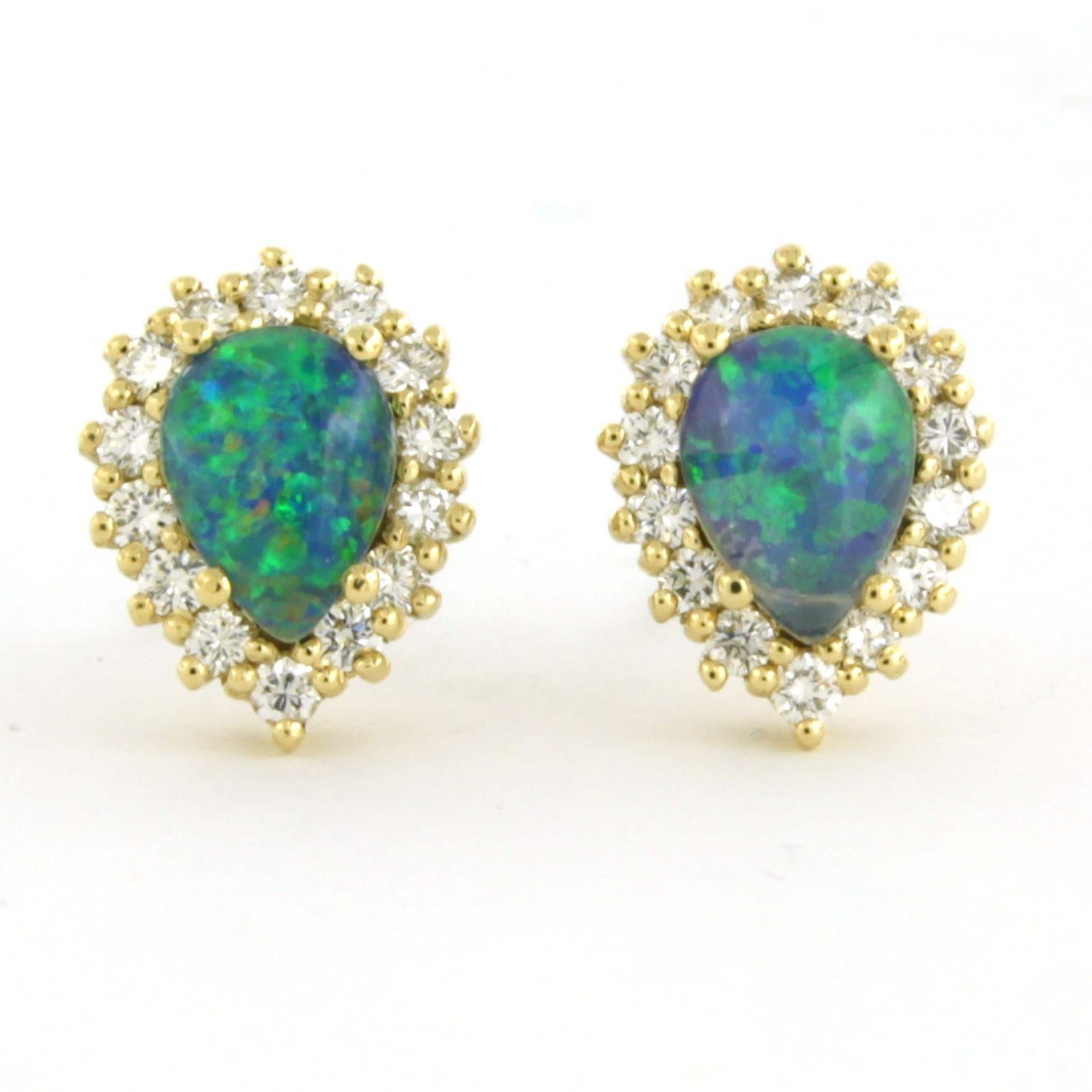 Ohrringe mit Opal- und Diamanten im Brillantschliff bis zu 0,52 Karat 18 Karat Gelbgold im Angebot 2