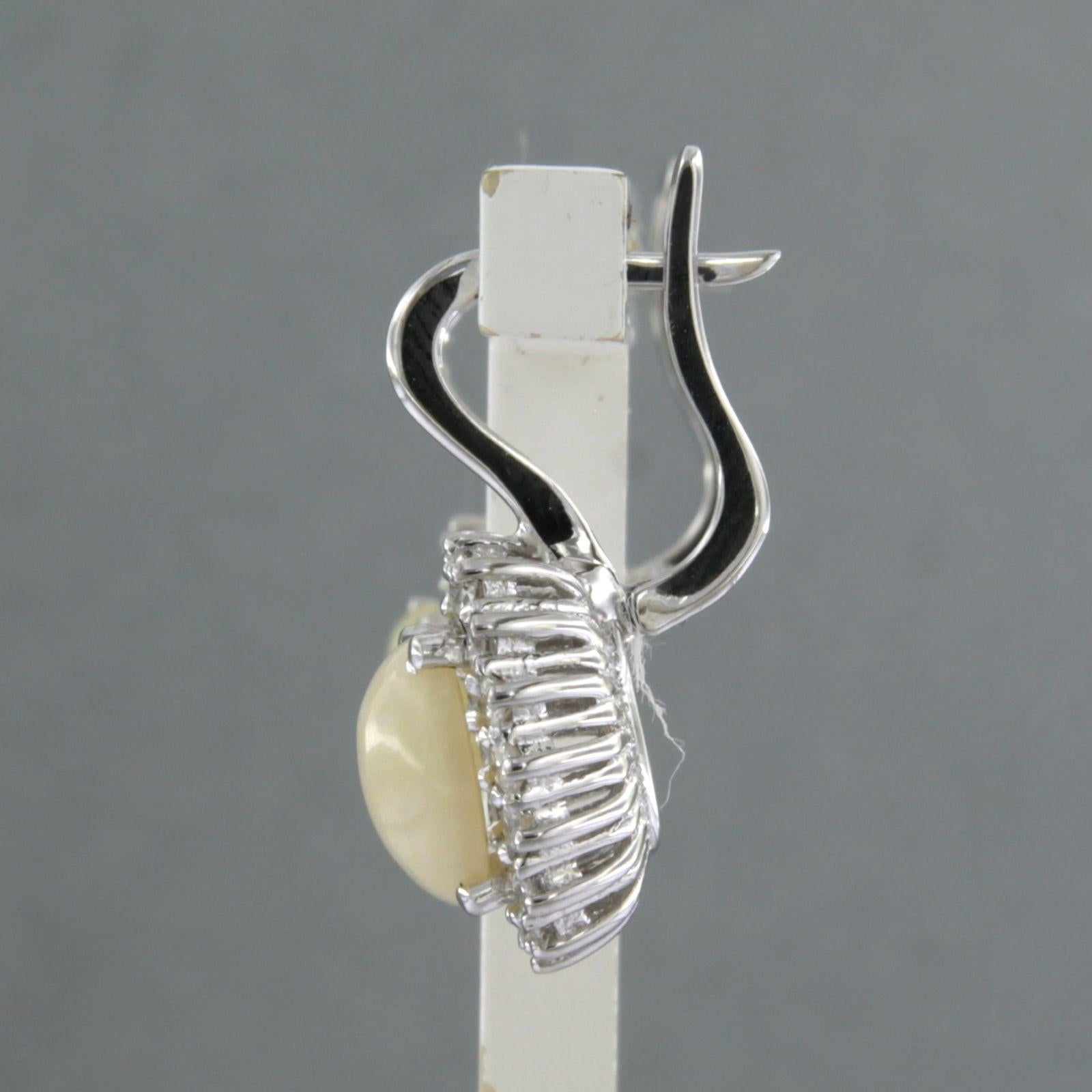 Earrings with opal and brilliant cut diamonds up to 0.64ct 18k gold 5.1 grams Moderno en venta