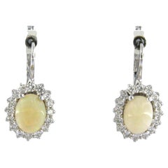 Boucles d'oreilles avec opale et diamants taille brillant jusqu'à 0,64ct Or 18k 5,1 grammes