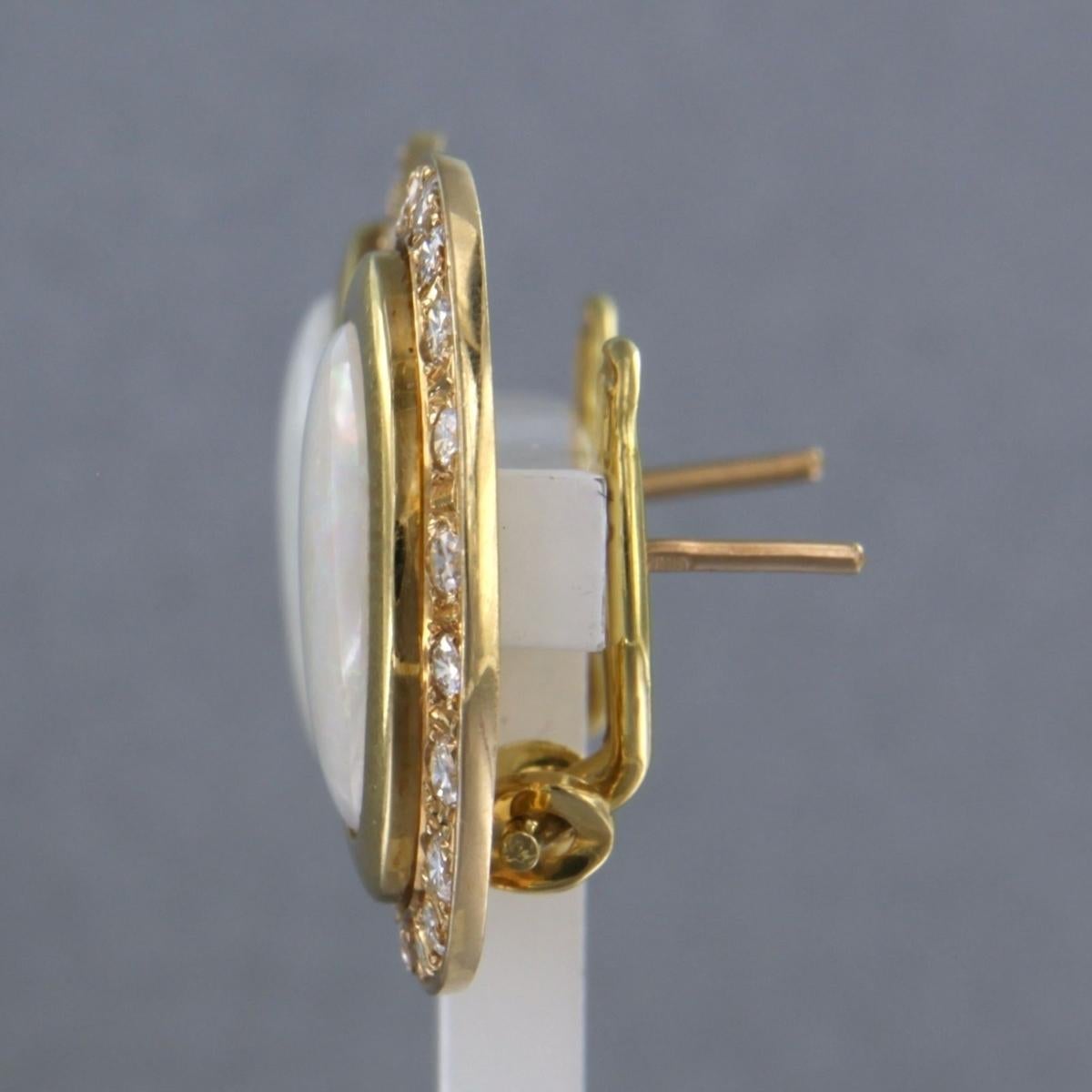 Ohrringe mit Opal und Diamant aus 18 Karat Gelbgold im Zustand „Gut“ im Angebot in The Hague, ZH