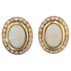 Boucles d'oreilles en or jaune 18 carats avec opale et diamants