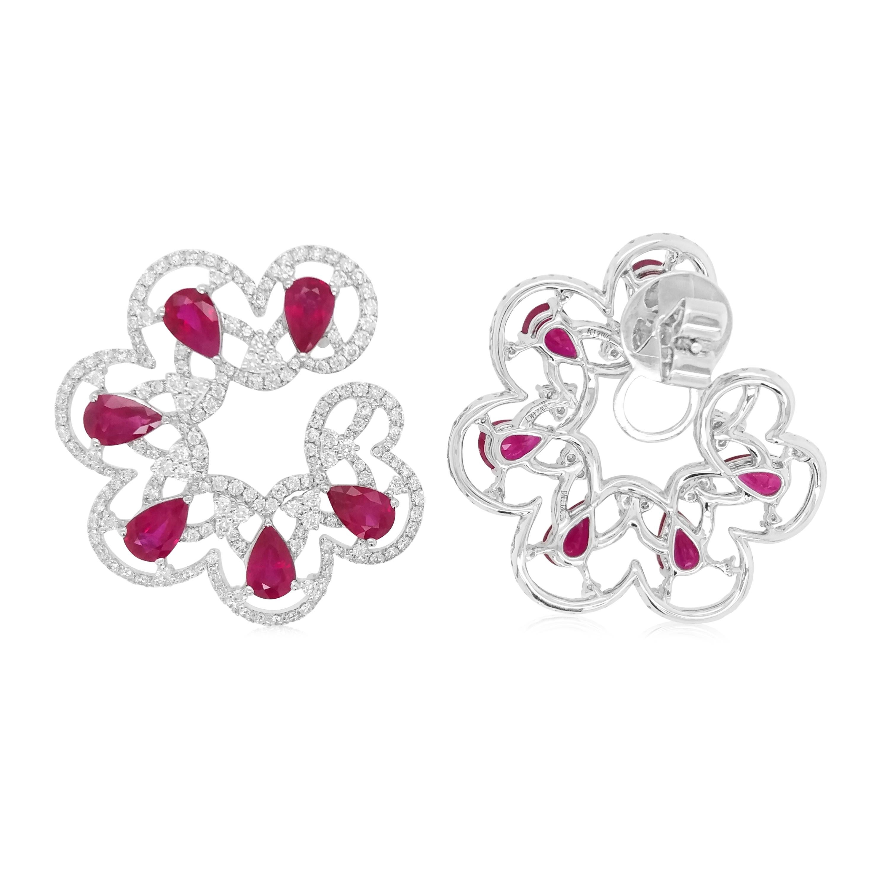 Earrings with pear shape Natural Ruby and White Diamonds made in 18K Gold (Moderne) im Angebot