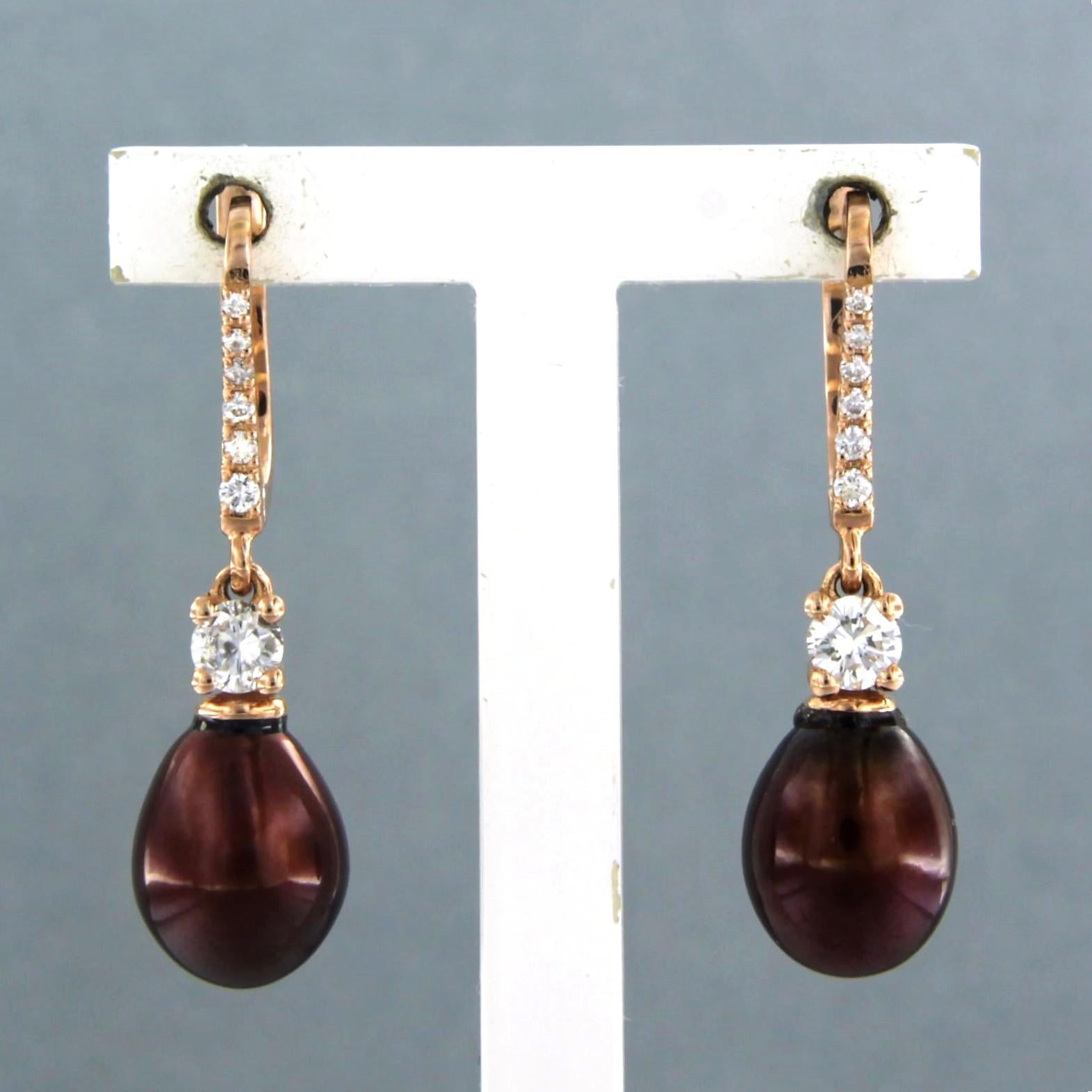 Boucles d'oreilles en or rose 18k serties d'une perle et d'un diamant taille brillant jusqu'à 0,32 ct - F/G - VS/SI

Description détaillée :

Le clou mesure 2,7 cm de long et 7,5 mm de large.

Poids total : 3,6 grammes

Ensemble avec

- 2 x 9,0 mm x