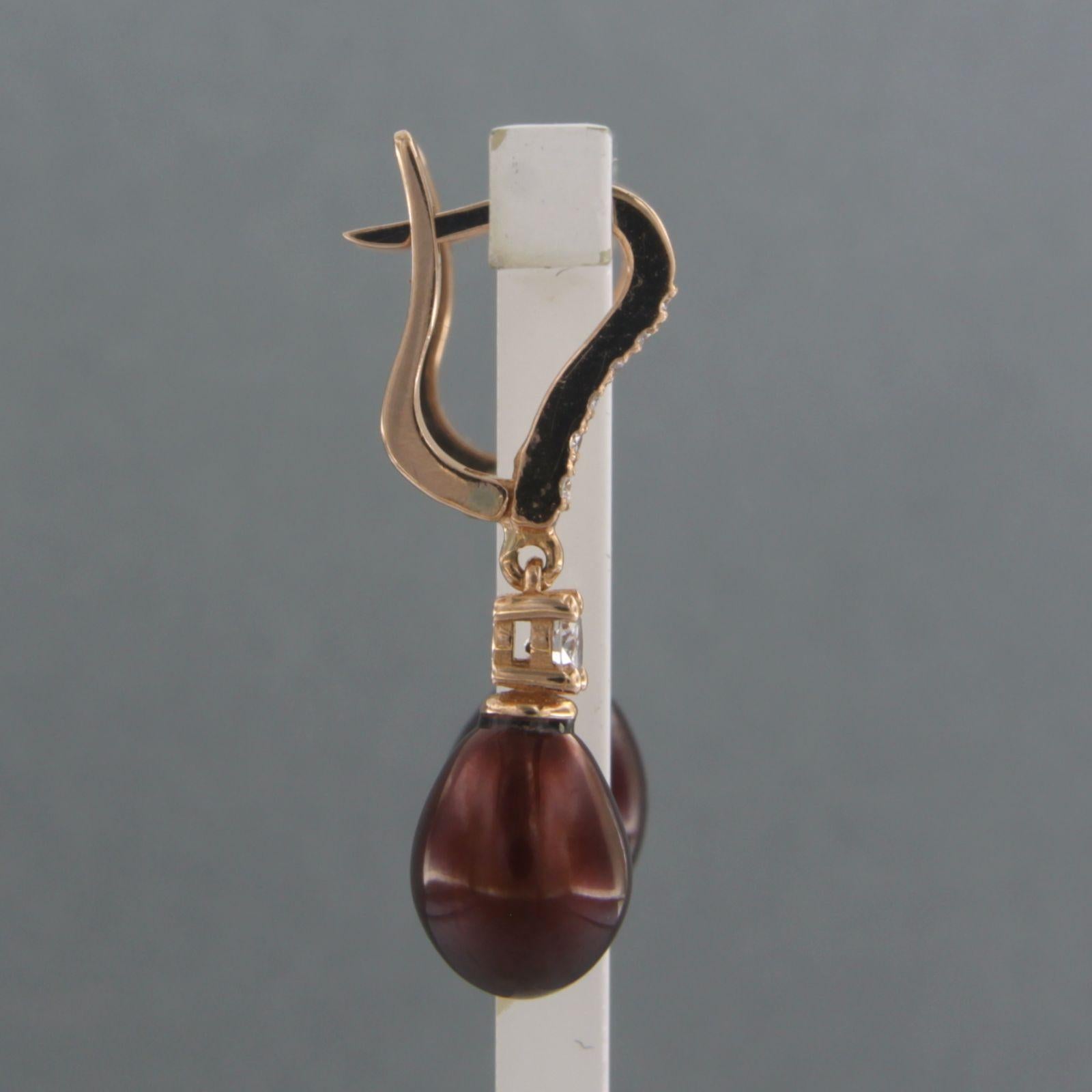 Moderne Boucles d'oreilles avec perle et diamants taille brillant jusqu'à 0,32ct Or rose 18k en vente