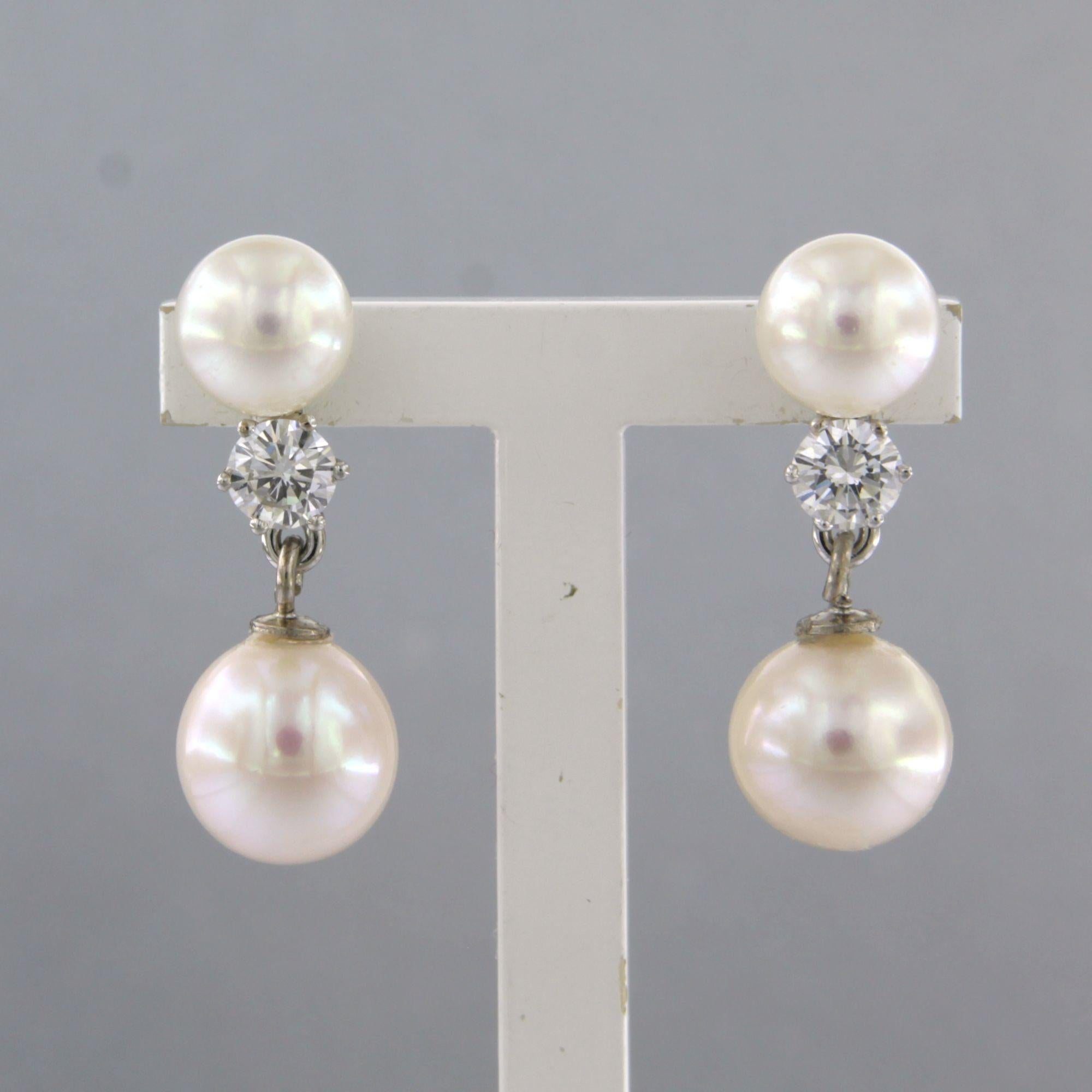 Pendientes de oro blanco de 14k engastados con perla y diamantes talla brillante de hasta 0,50 ct - F/G - VS/SI - 4,8 gramos

Descripción detallada:

Los pendientes miden 2,4 cm de largo y 8,3 mm de ancho.

Peso total: 4,8 gramos

Set con:

- 2