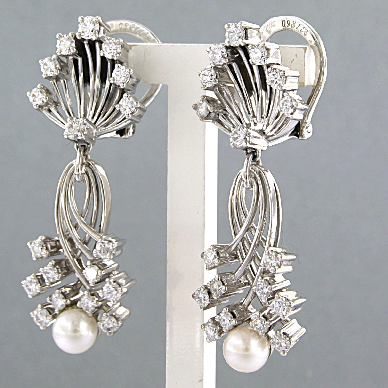 Boucles d'oreilles avec perle et diamants taille brillant jusqu'à 1,20ct Or 18k 15,6 grammes Excellent état - En vente à The Hague, ZH