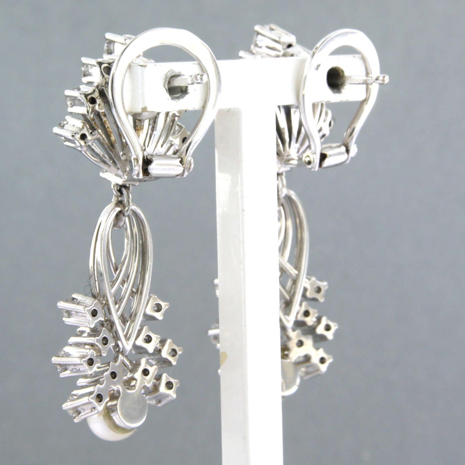 Earrings with pearl and brilliant cut diamonds up to 1.20ct 18k white gold In condizioni ottime in vendita a The Hague, ZH