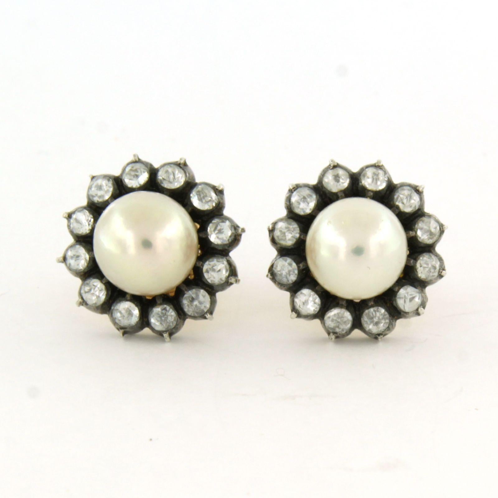 Boucles d'oreilles en or 14k et argent serties d'une perle et d'un diamant taille rose, total approximatif de 1,00ct - G/H - SI

Description détaillée :

la taille du clou est de 1,5 cm de haut par 1,5 cm de large

Poids total 7,3 grammes

set