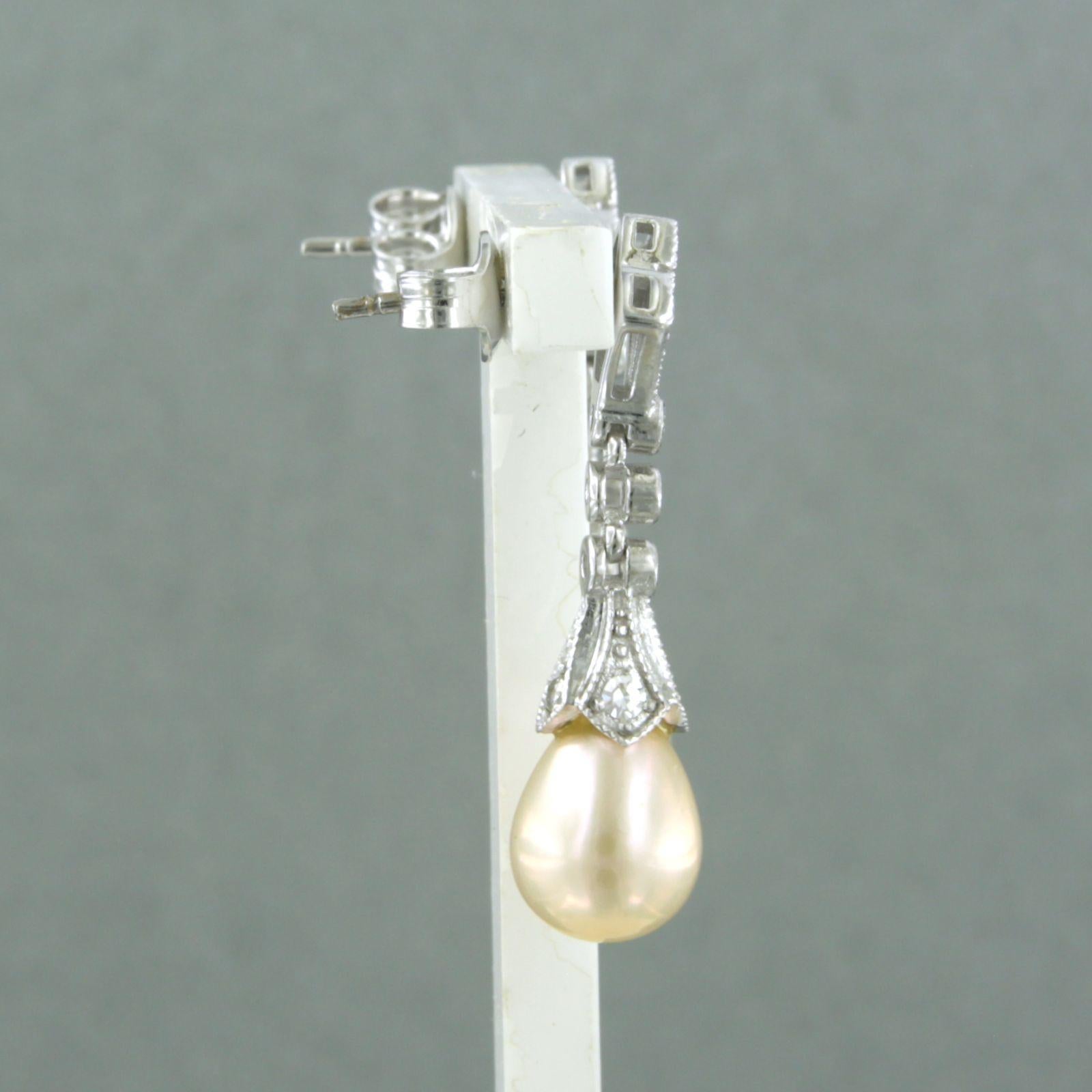 Taille simple Boucles d'oreilles en or blanc 14 carats avec perles et diamants taille unique jusqu'à 0,34 carat en vente