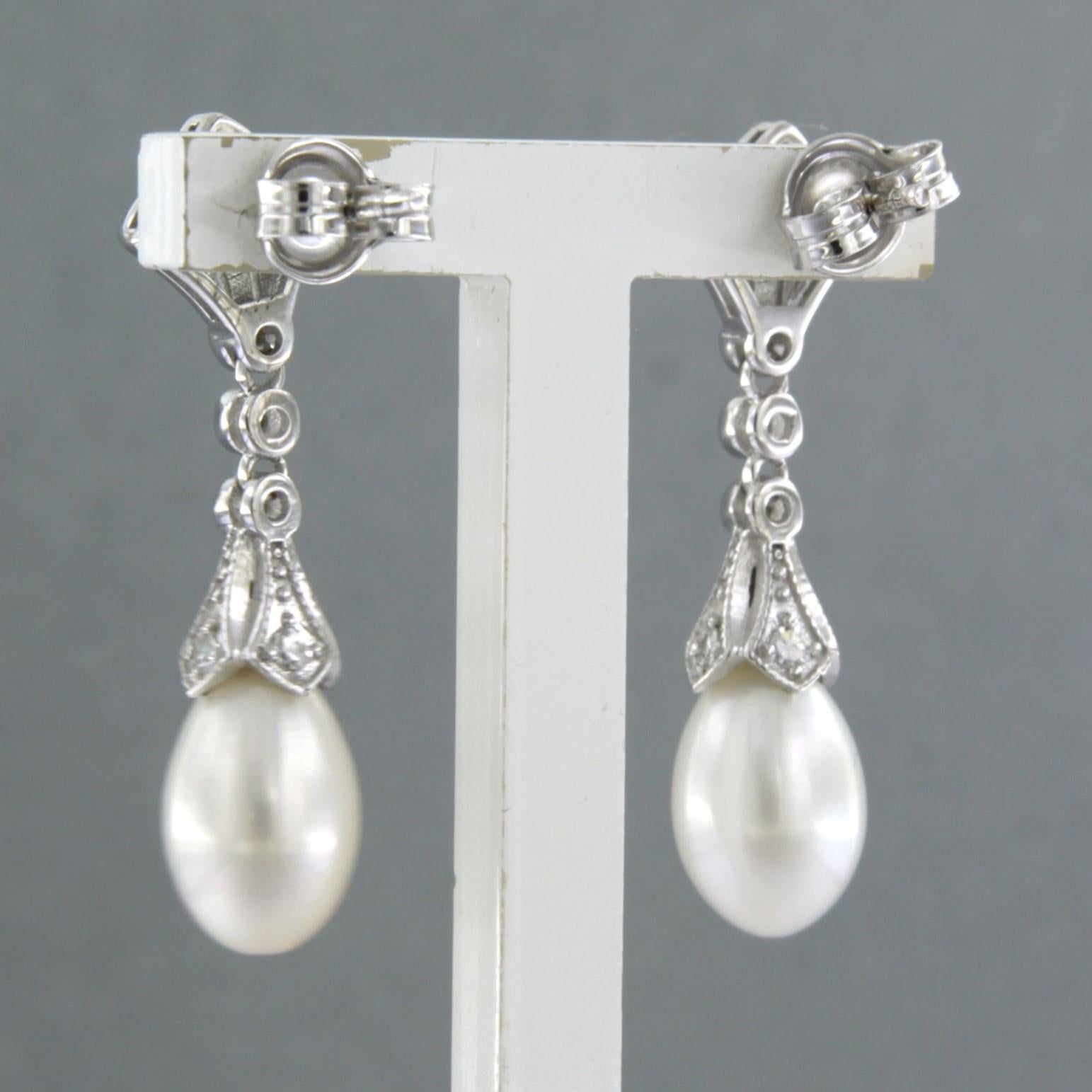 Pendientes con perla y diamantes talla única hasta 0,20 ct Oro de 14k 4,5 gramos Corte único en venta