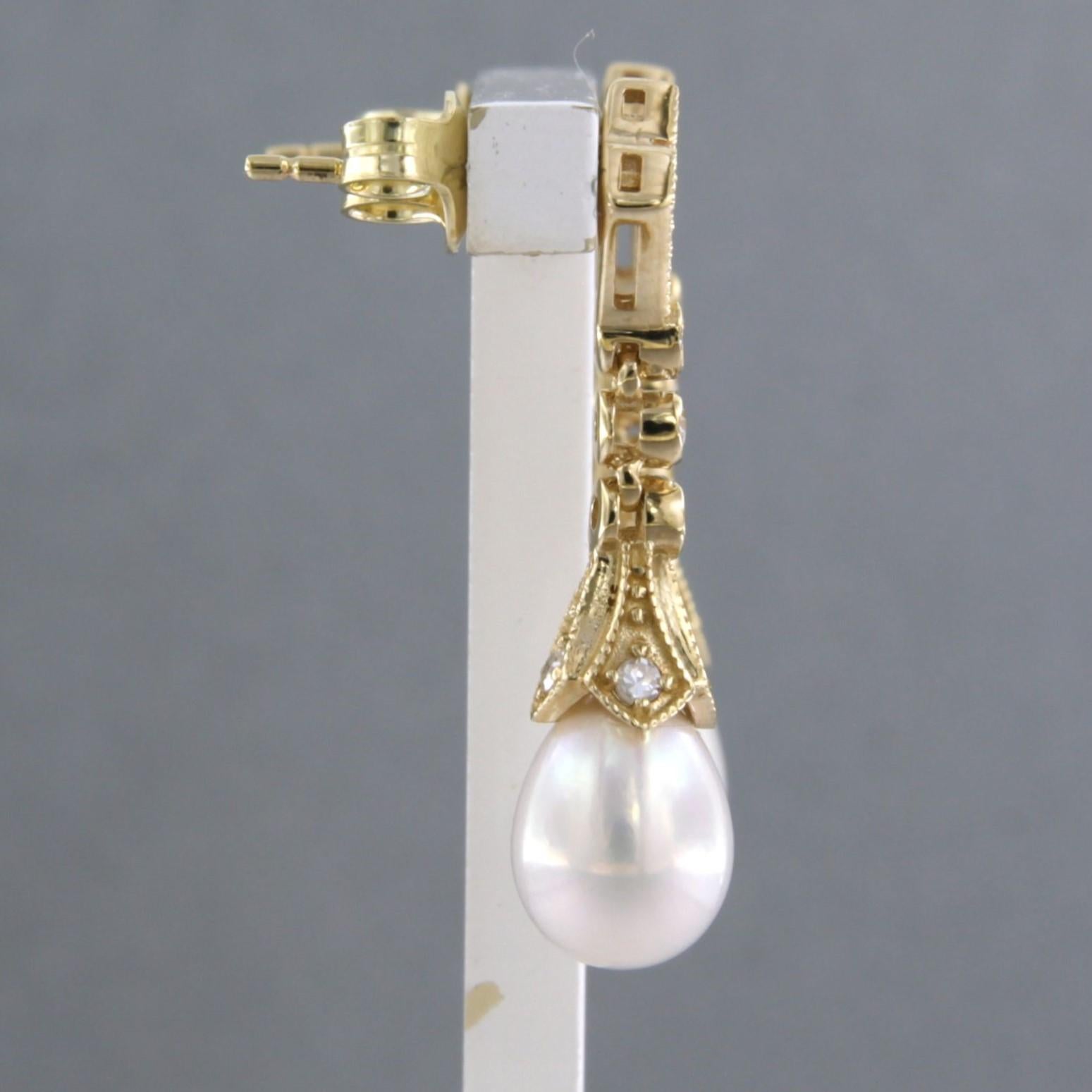 Pendientes de oro amarillo de 14k engastados con perla y diamante talla única de hasta 0,30 ct - F/G - VS/SI

Descripción detallada:

Los pendientes miden 3,0 cm de alto y 8,0 mm de ancho.

Peso total: 4,3 gramos

Set con:

- 2 perlas de agua dulce