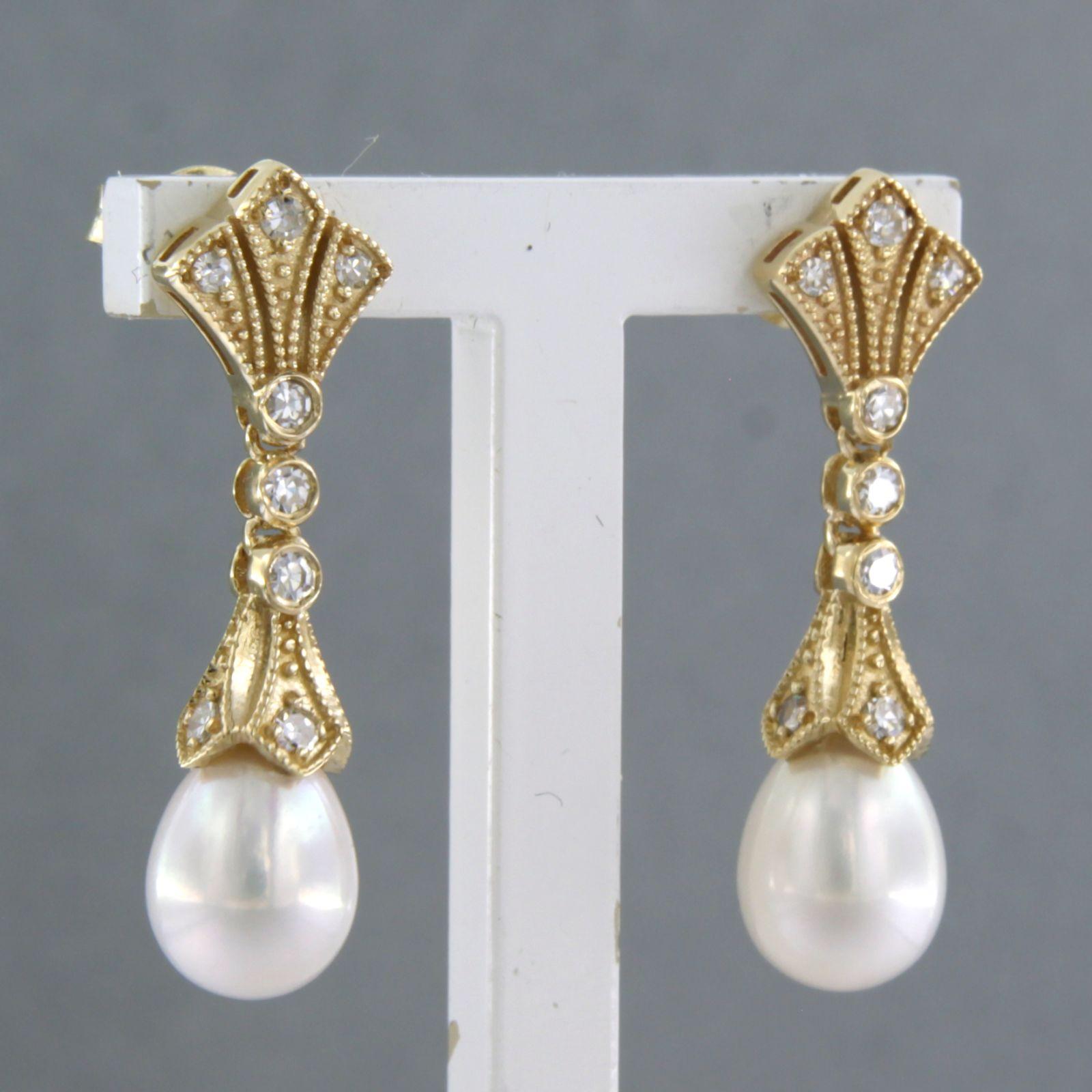Moderne Boucles d'oreilles en or jaune 14 carats avec perles et diamants taille unique jusqu'à 0,32 carat en vente
