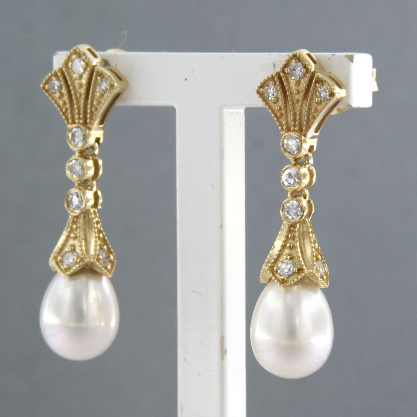 Taille simple Boucles d'oreilles en or jaune 14 carats avec perles et diamants taille unique jusqu'à 0,32 carat en vente
