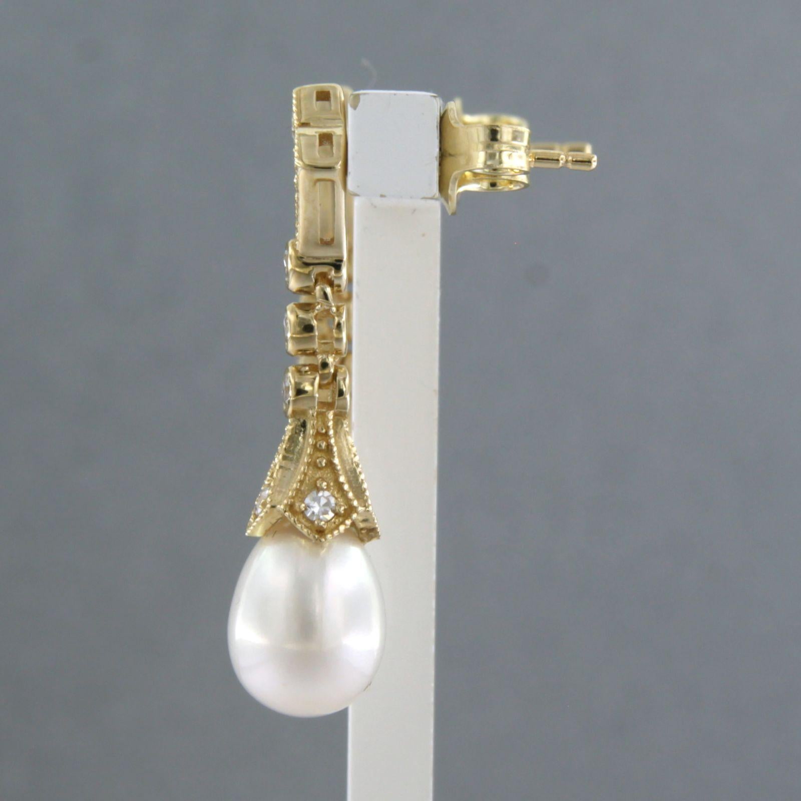 Boucles d'oreilles en or jaune 14 carats avec perles et diamants taille unique jusqu'à 0,32 carat Neuf - En vente à The Hague, ZH
