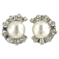 Boucles d'oreilles avec perle, diamant baguette et diamant taille brillant jusqu'à 2,40 carats Or 18k