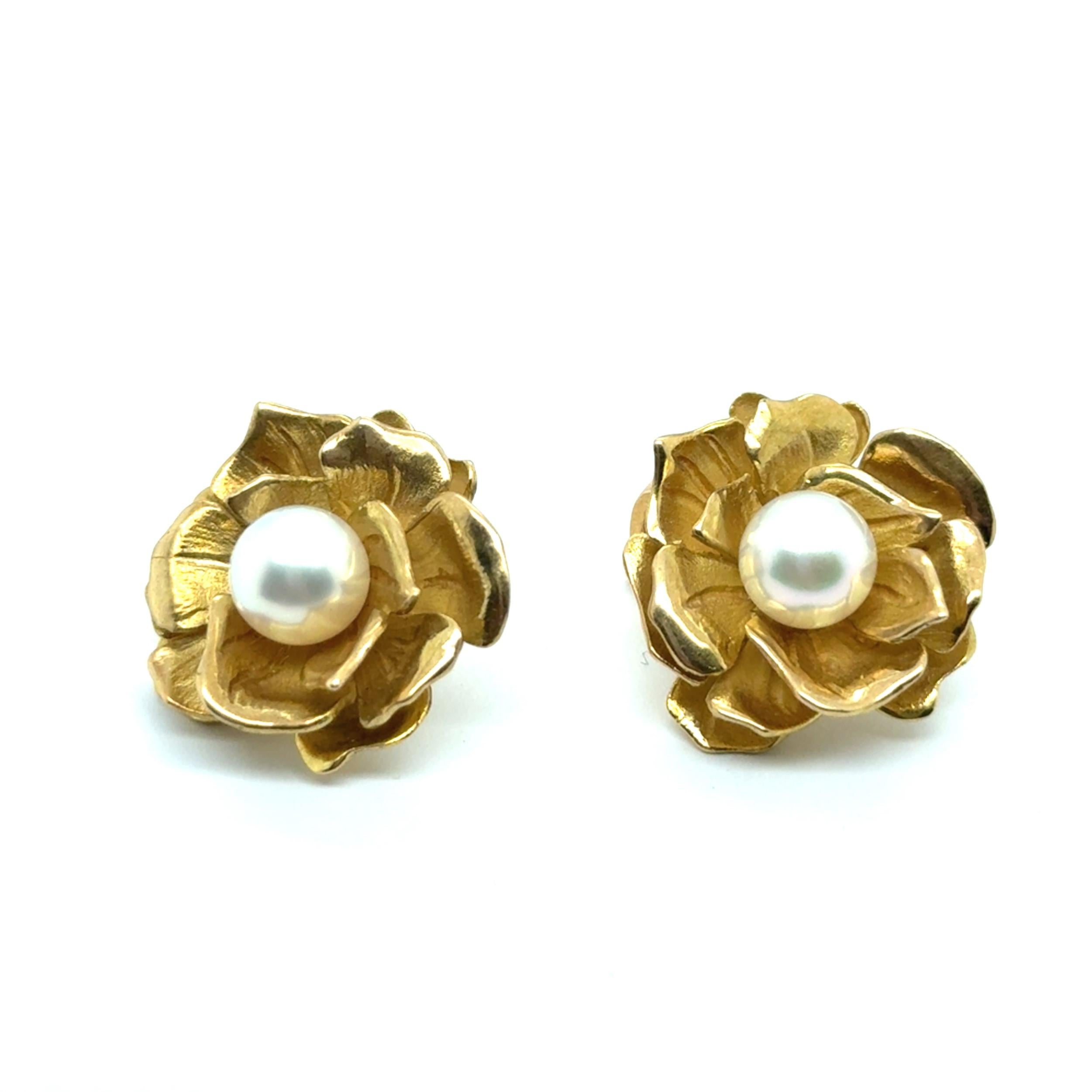 Ohrringe mit Perlen aus 18 Karat Gelbgold von Gübelin im Angebot 4