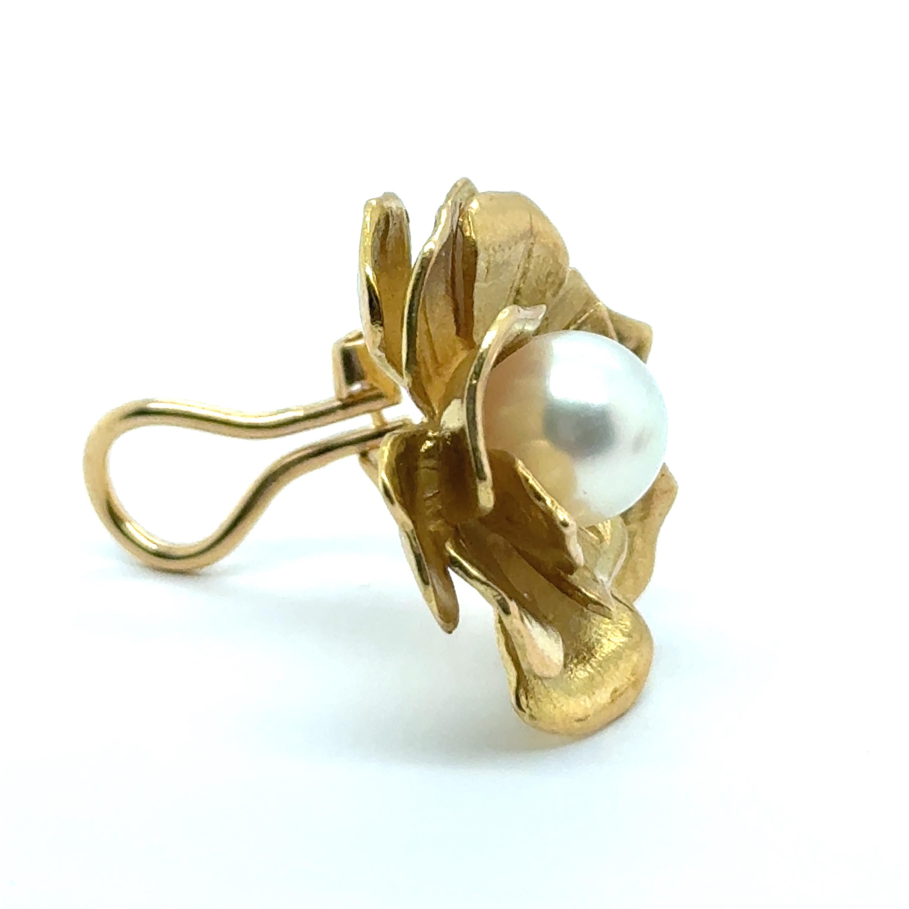 Ohrringe mit Perlen aus 18 Karat Gelbgold von Gübelin (Moderne) im Angebot