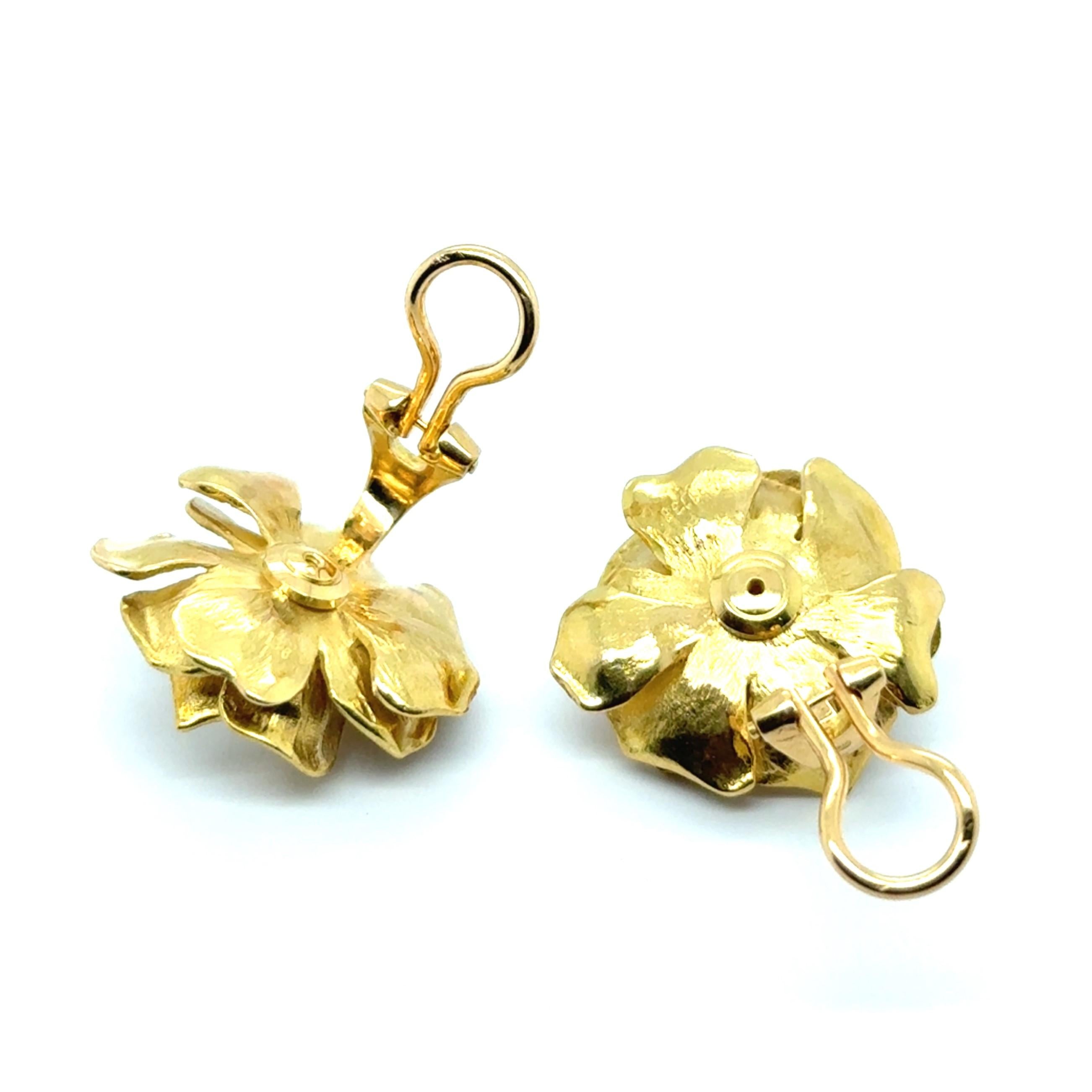 Ohrringe mit Perlen aus 18 Karat Gelbgold von Gübelin für Damen oder Herren im Angebot
