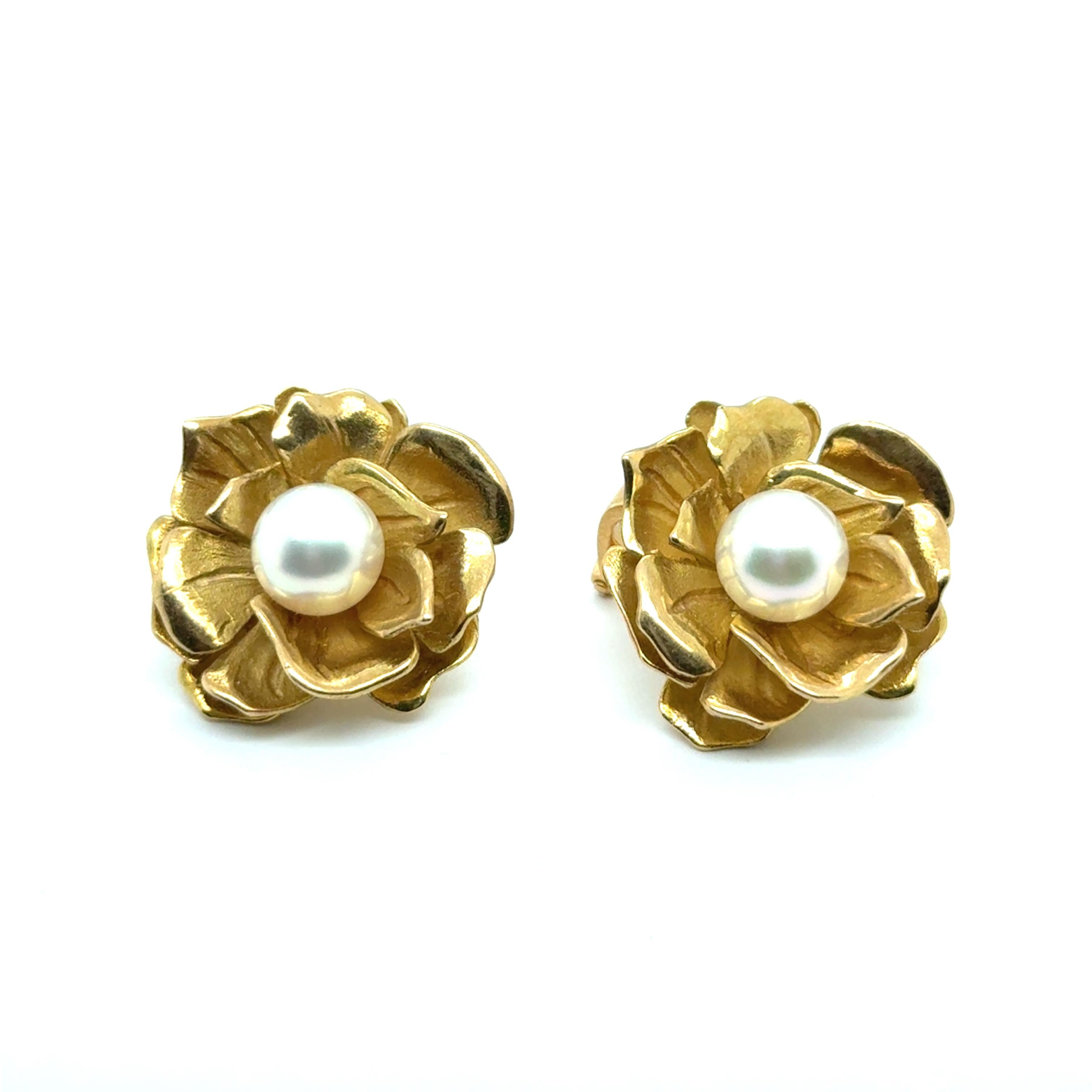Ohrringe mit Perlen aus 18 Karat Gelbgold von Gübelin im Angebot 1