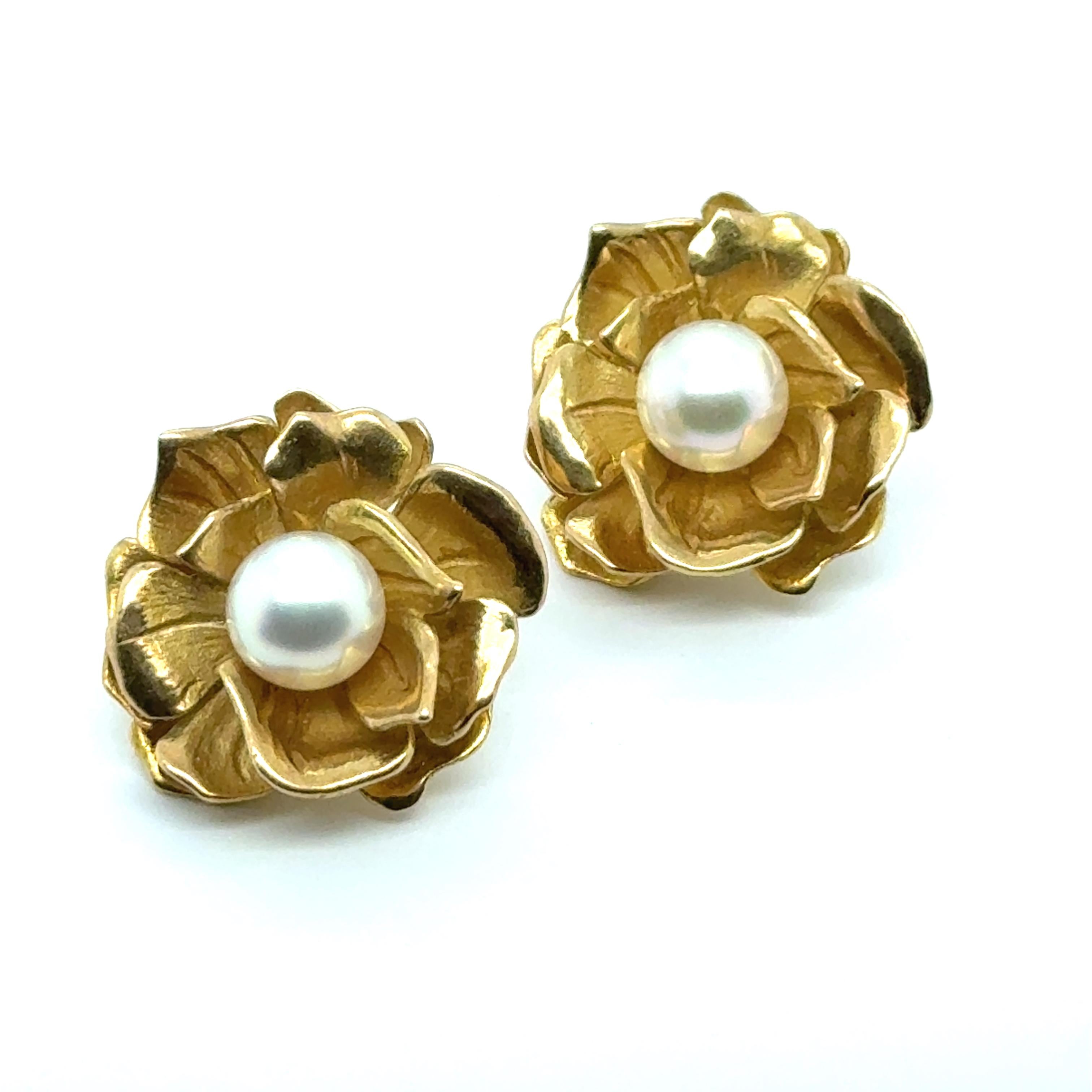 Ohrringe mit Perlen aus 18 Karat Gelbgold von Gübelin im Angebot 2