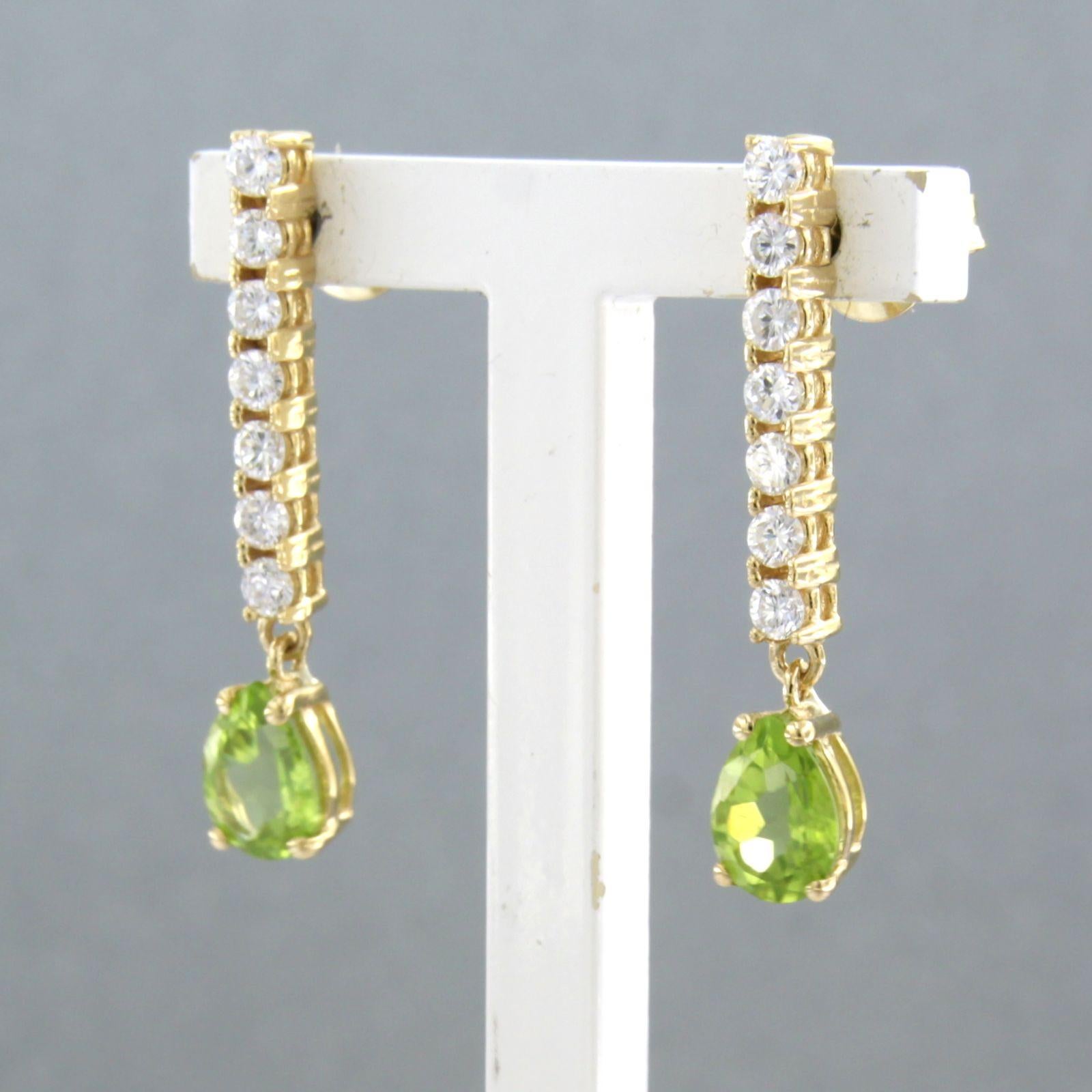 18k yellow gold earrings set with peridot up to 1.52ct and brilliant cut diamond up to 0.58ct – F/G – VS/SI 

Detailed description:

The size of the earring is 2.8 cm long by 5.0 mm wide

Total weight 3.4 grams

set with

- 2 x 7.0 cm x 5.0 mm drop