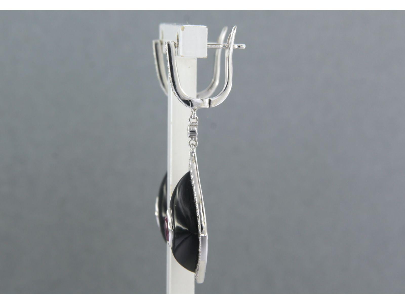 Moderne Boucles d'oreilles en or blanc 14 carats avec rubis, onyx et diamants taille unique jusqu'à 0,40 carat en vente