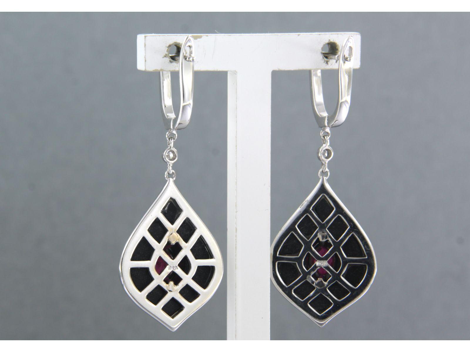 Taille Marquise Boucles d'oreilles en or blanc 14 carats avec rubis, onyx et diamants taille unique jusqu'à 0,40 carat en vente