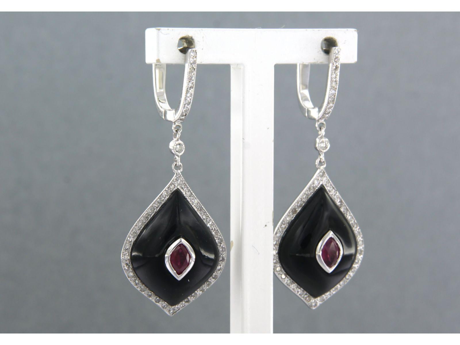 Boucles d'oreilles en or blanc 14 carats avec rubis, onyx et diamants taille unique jusqu'à 0,40 carat Pour femmes en vente
