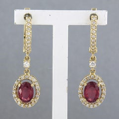 Ohrringe mit Rubin bis zu 1,70ct und Diamanten im Brillantschliff bis zu 0,41ct 14k Gold