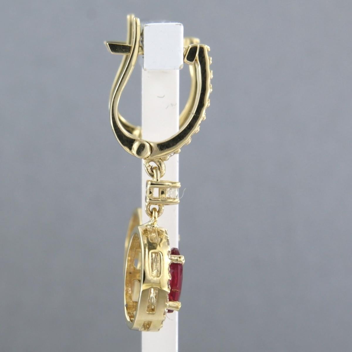 Orecchini in oro giallo 14k con rubino fino a 1,70 ct e diamanti taglio brillante fino a 0,42 ct - F/G - VS/SI

Descrizione dettagliata:

Gli orecchini sono alti 2,6 cm e larghi 9,1 mm.

Peso: 4.9 grammi

Set con:

- 2 rubini ovali sfaccettati da