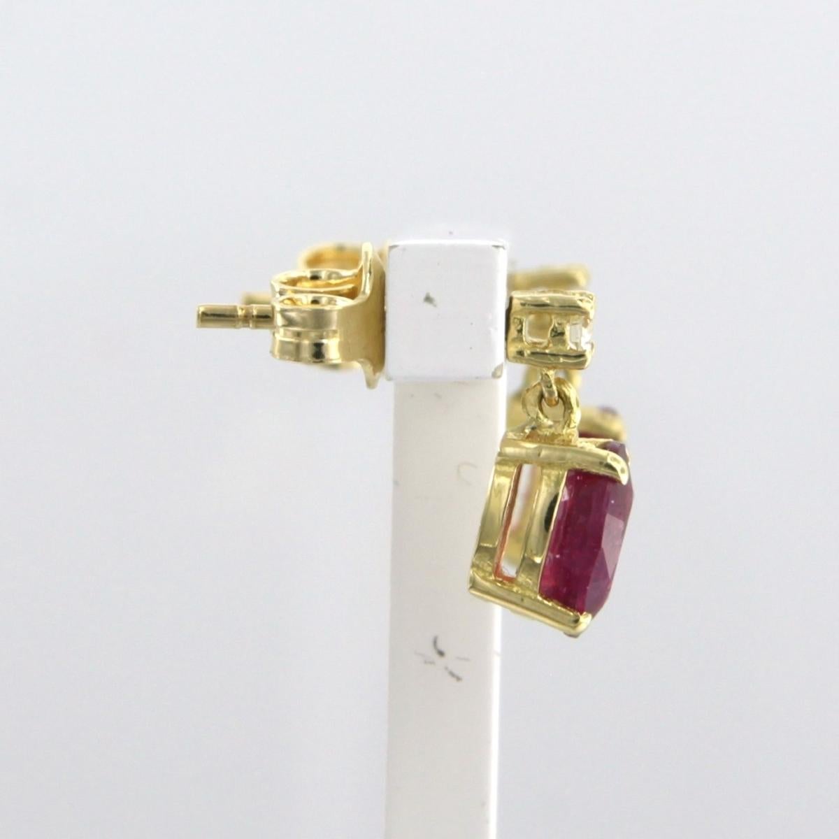 Moderne Boucles d'oreilles avec rubis jusqu'à 2,20ct et diamants taille brillant jusqu'à 0,08ct Or 18k en vente