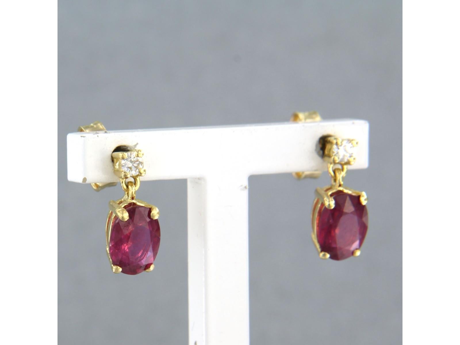 De las mujeres Pendientes con rubí de hasta 2,20 ct y diamantes talla brillante de hasta 0,08 ct Oro de 18k en venta