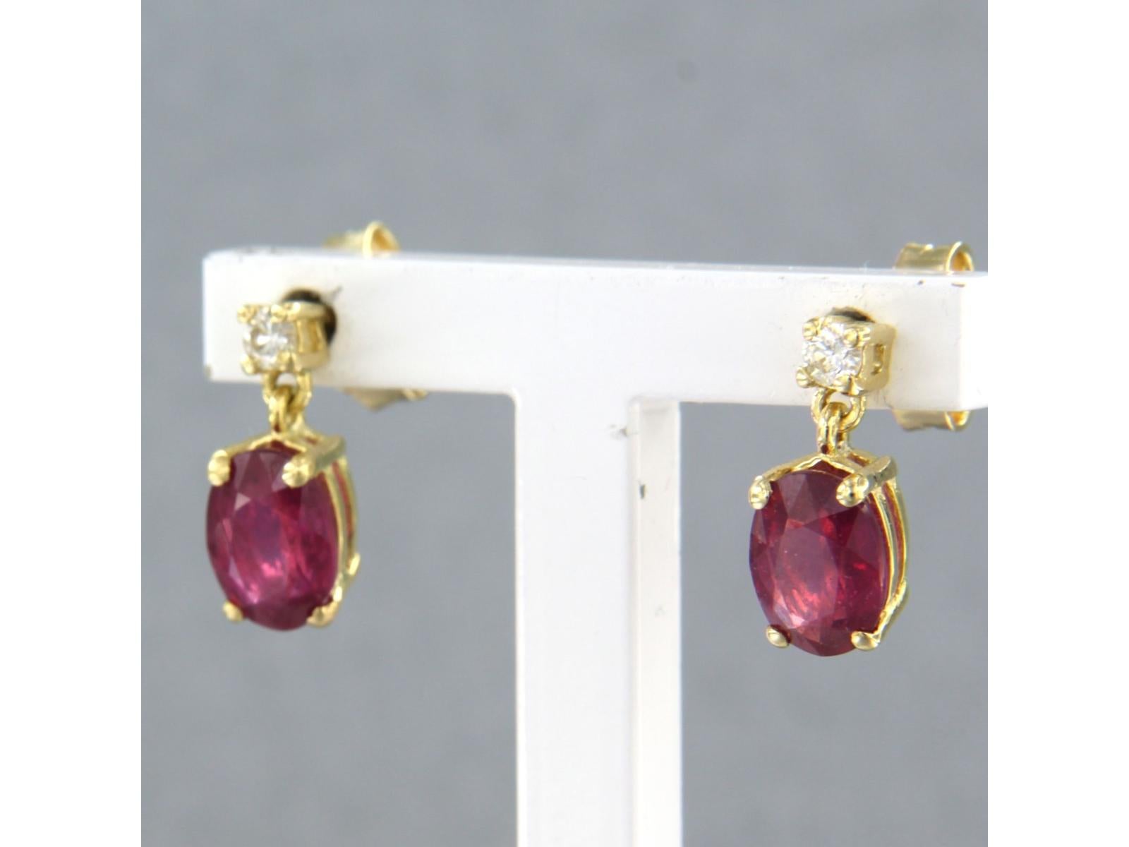 Pendientes con rubí de hasta 2,20 ct y diamantes talla brillante de hasta 0,08 ct Oro de 18k en venta 1