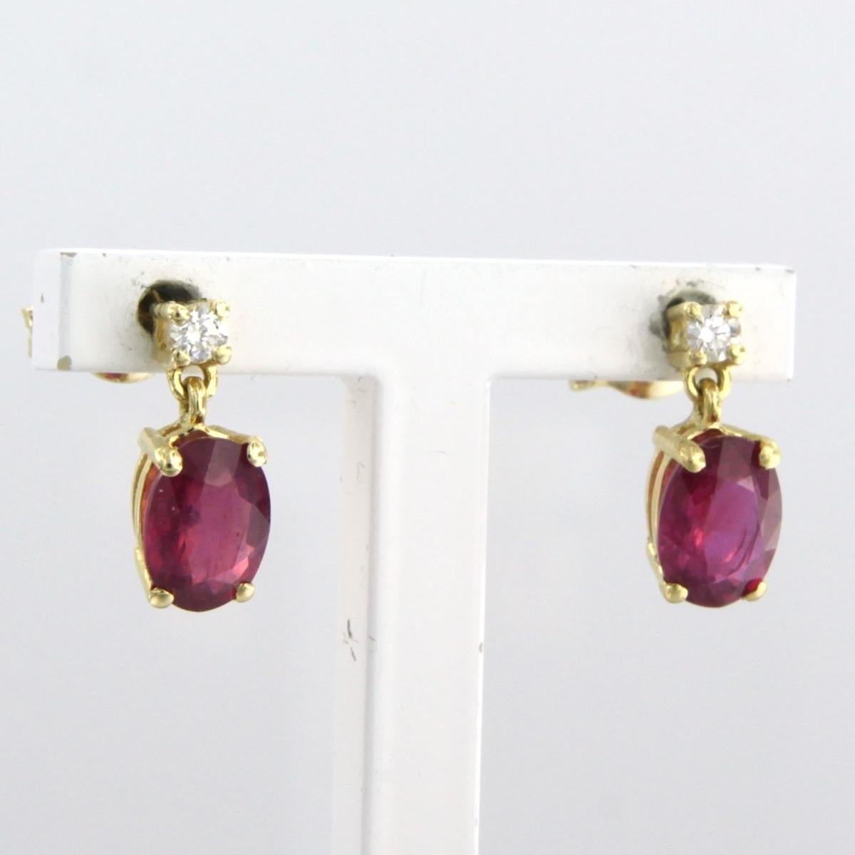 Boucles d'oreilles avec rubis jusqu'à 2,20ct et diamants taille brillant jusqu'à 0,08ct Or 18k en vente 1