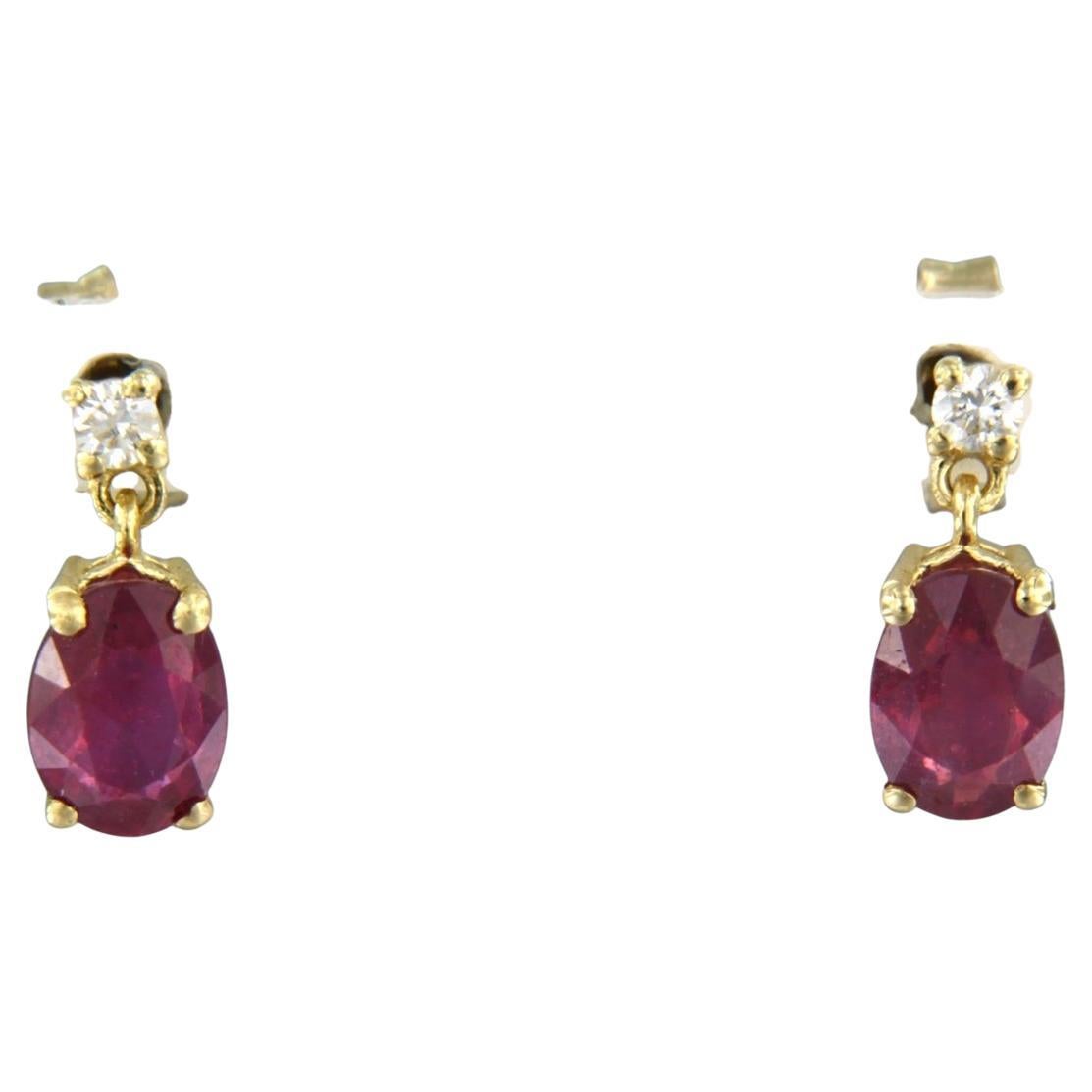 Pendientes con rubí de hasta 2,20 ct y diamantes talla brillante de hasta 0,08 ct Oro de 18k en venta